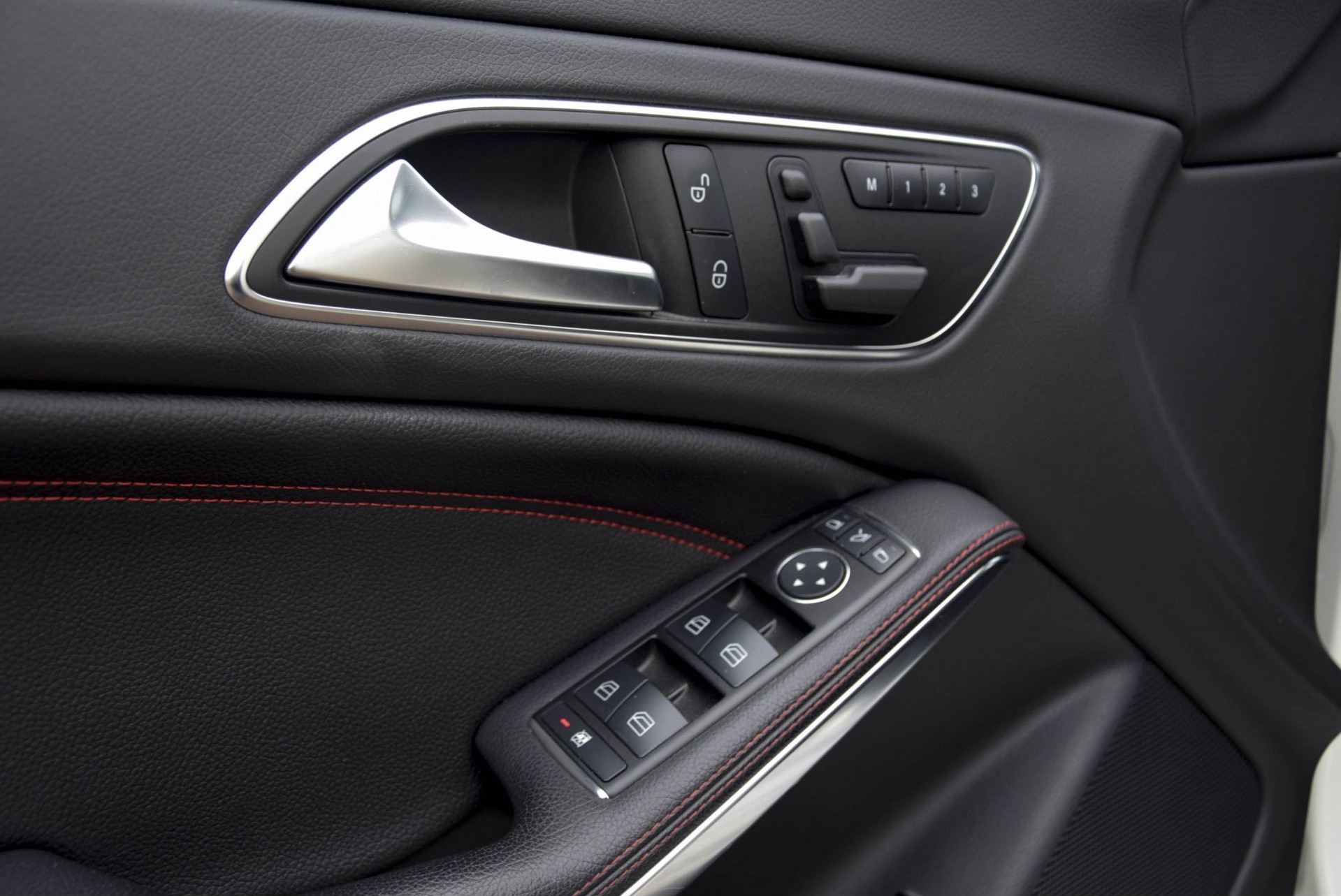 Mercedes-Benz CLA-Klasse 220 Cdi AMG Exclusive/Panorama/Comand/Harman-Kardon/Mem Aut7 Foto 8