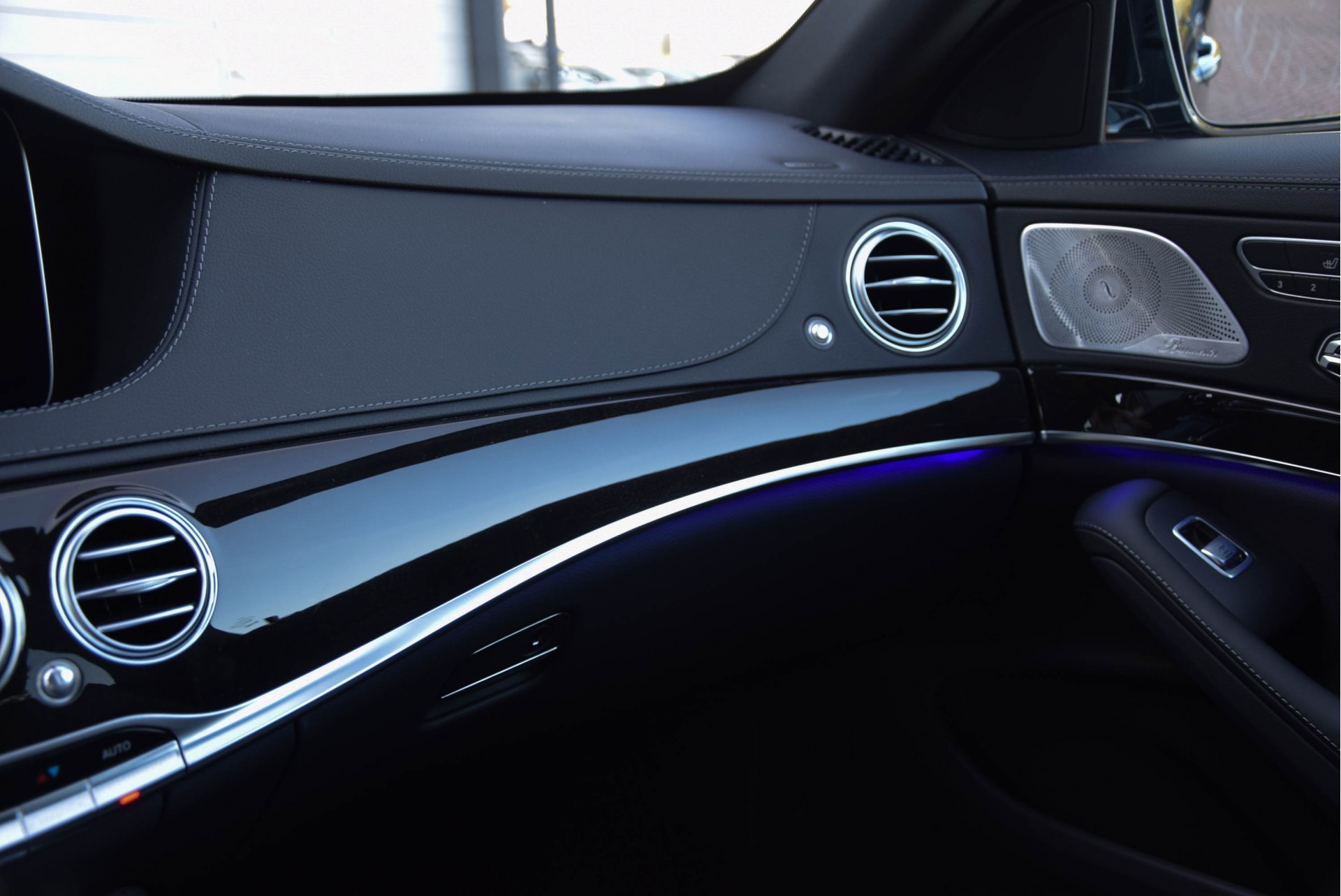 Mercedes-Benz S-Klasse 560 Lang 4-M AMG Plus Premium Plus Aut9 Foto 17