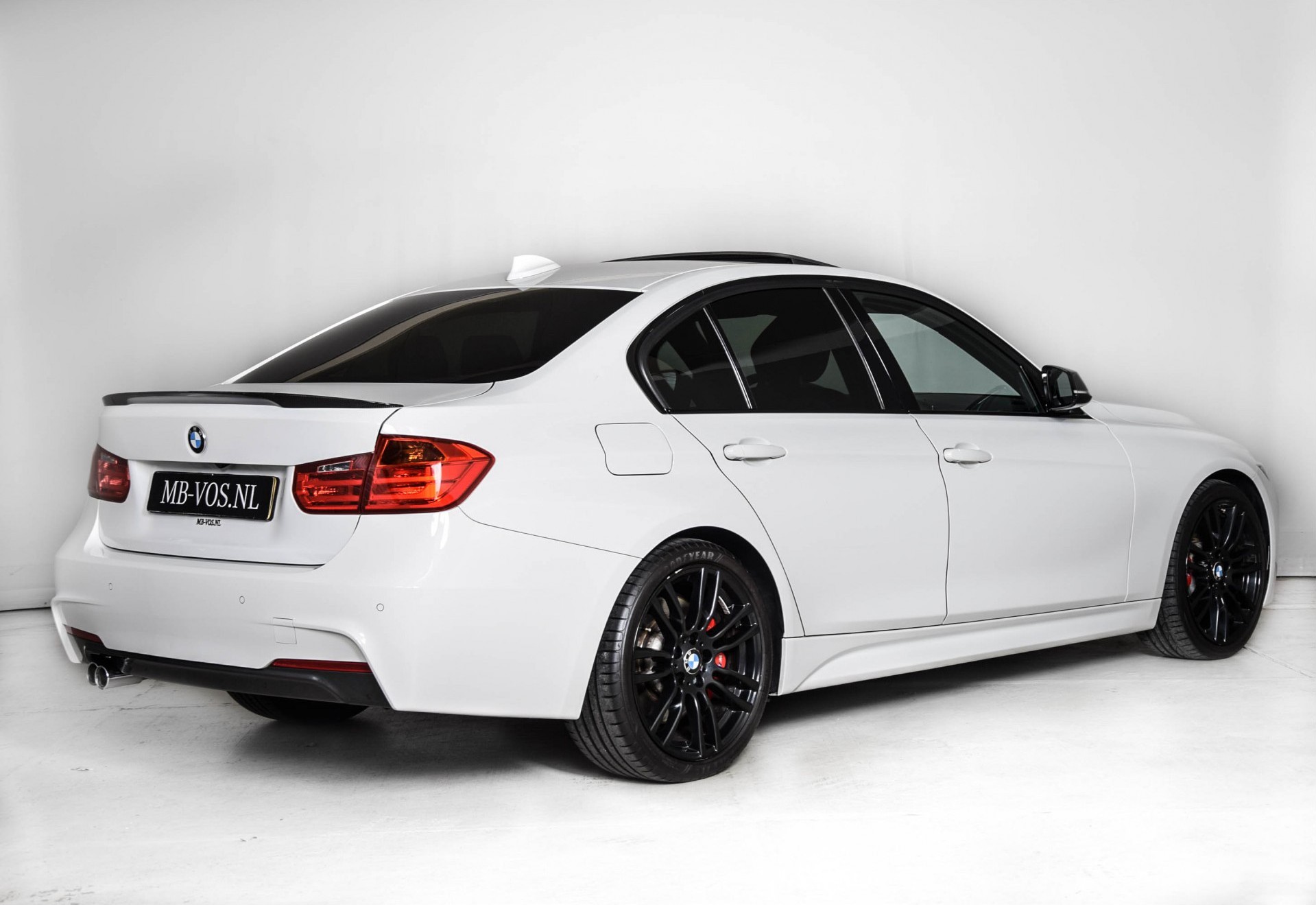 BMW 3 Serie 330D High Executive M-Performance/Carbon/Camera/HarmanKardon Aut8 Foto 2