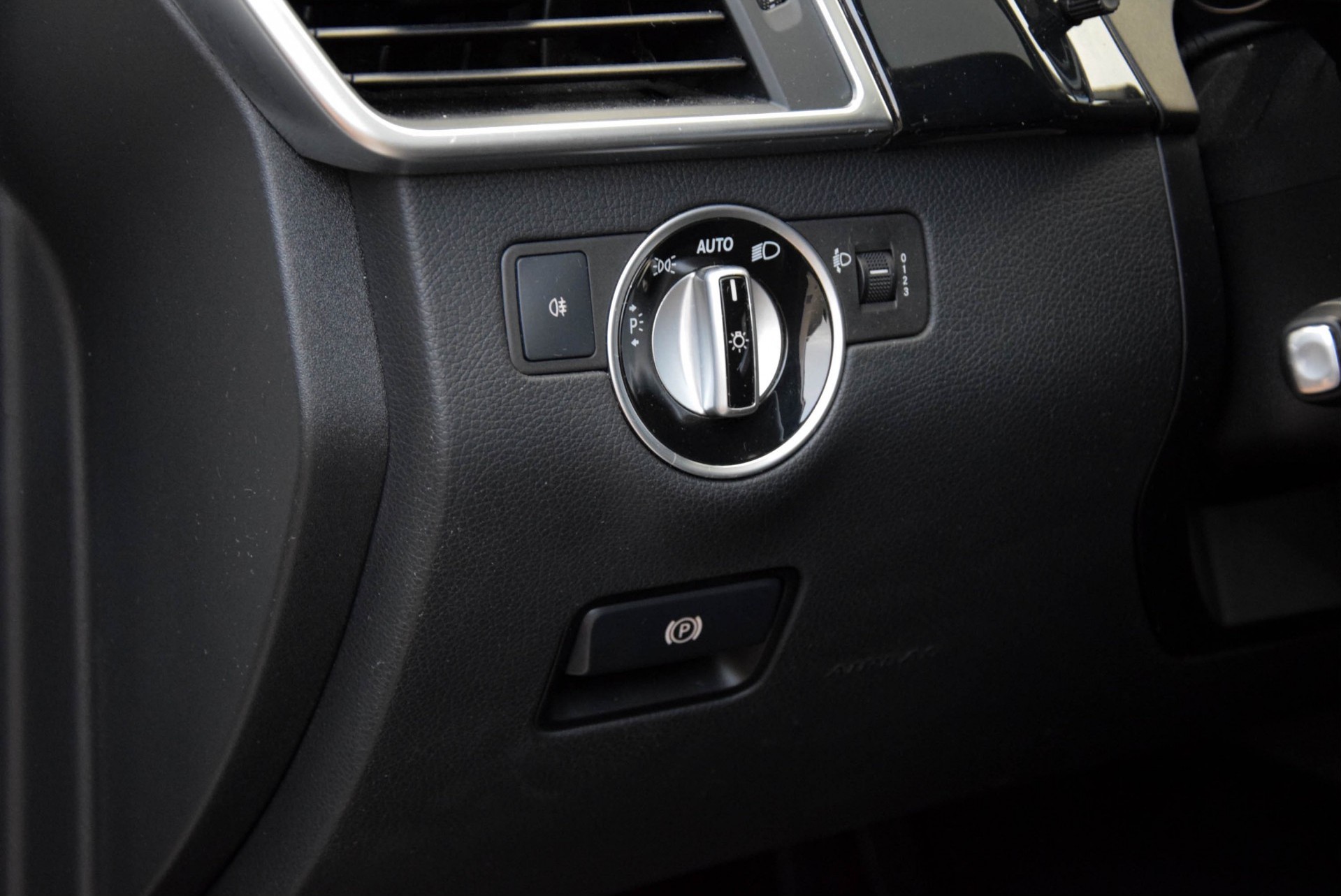 Mercedes-Benz M-Klasse 350 Bluetec 4-M Aut7 origineel 63 AMG uitgevoerd Foto 10