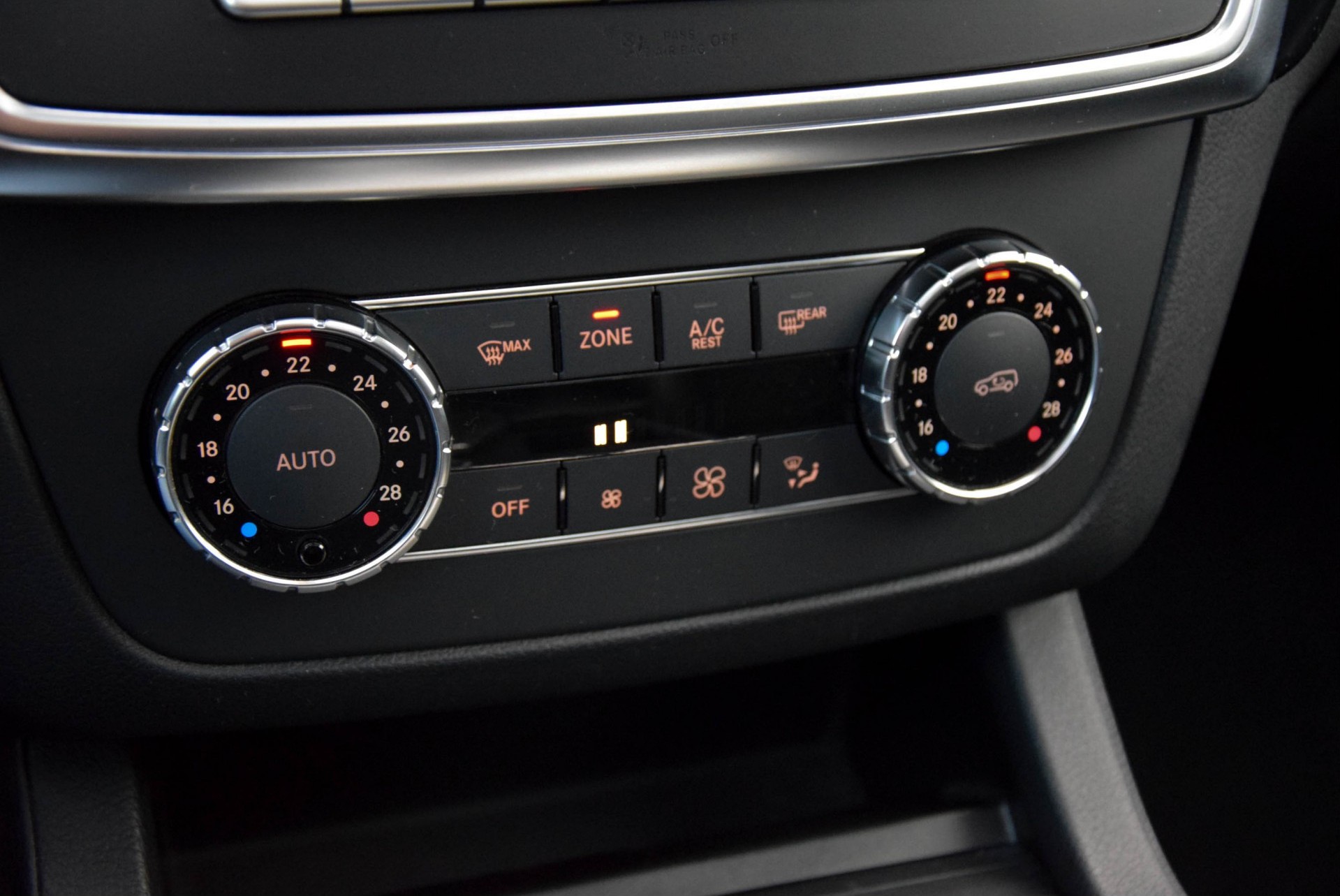 Mercedes-Benz M-Klasse 350 Bluetec 4-M Aut7 origineel 63 AMG uitgevoerd Foto 16