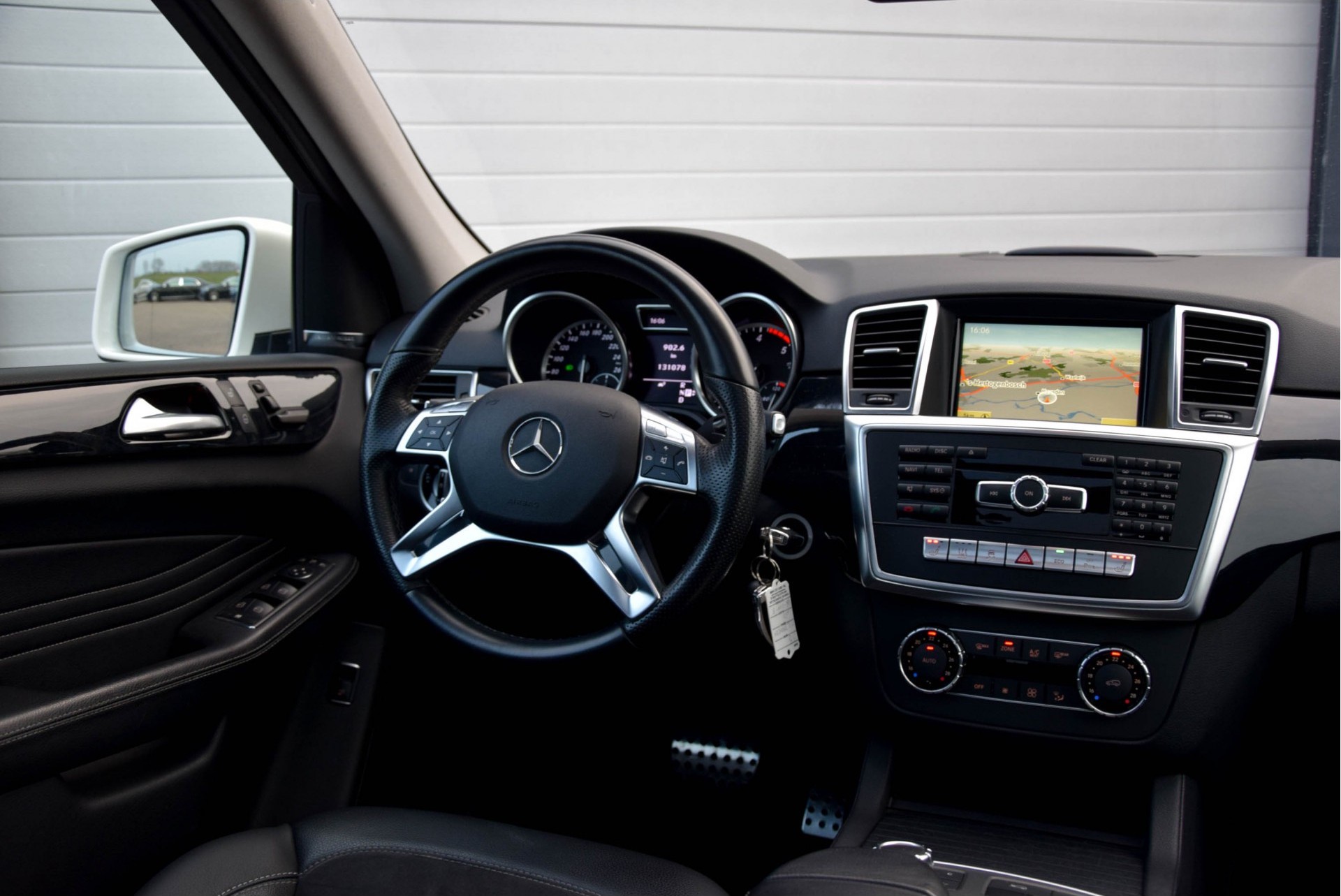 Mercedes-Benz M-Klasse 350 Bluetec 4-M Aut7 origineel 63 AMG uitgevoerd Foto 6