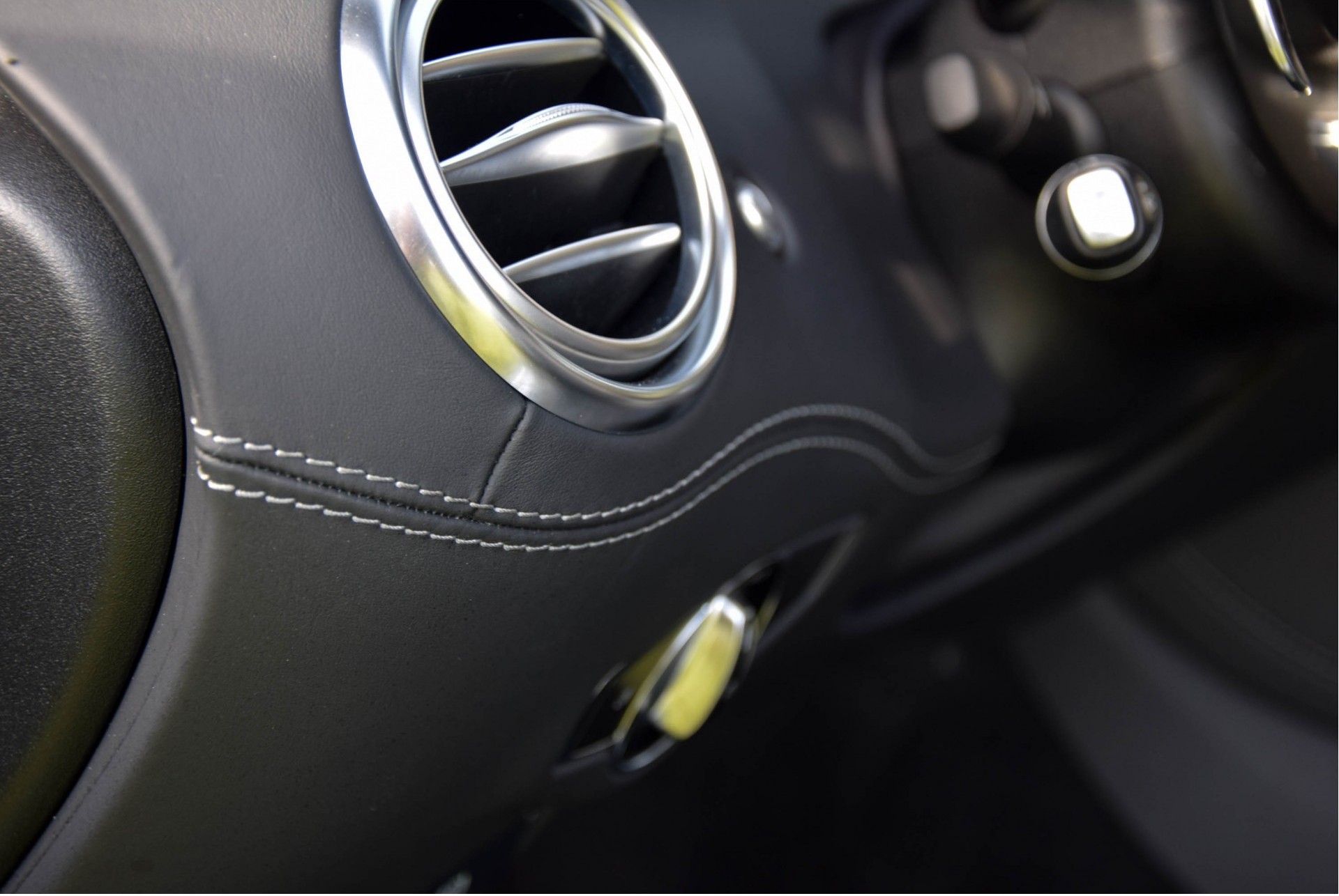 Mercedes-Benz S-Klasse Coupé 63 AMG 4-M Designo Carbon Swarowski Magic Sky Aut7 Foto 23