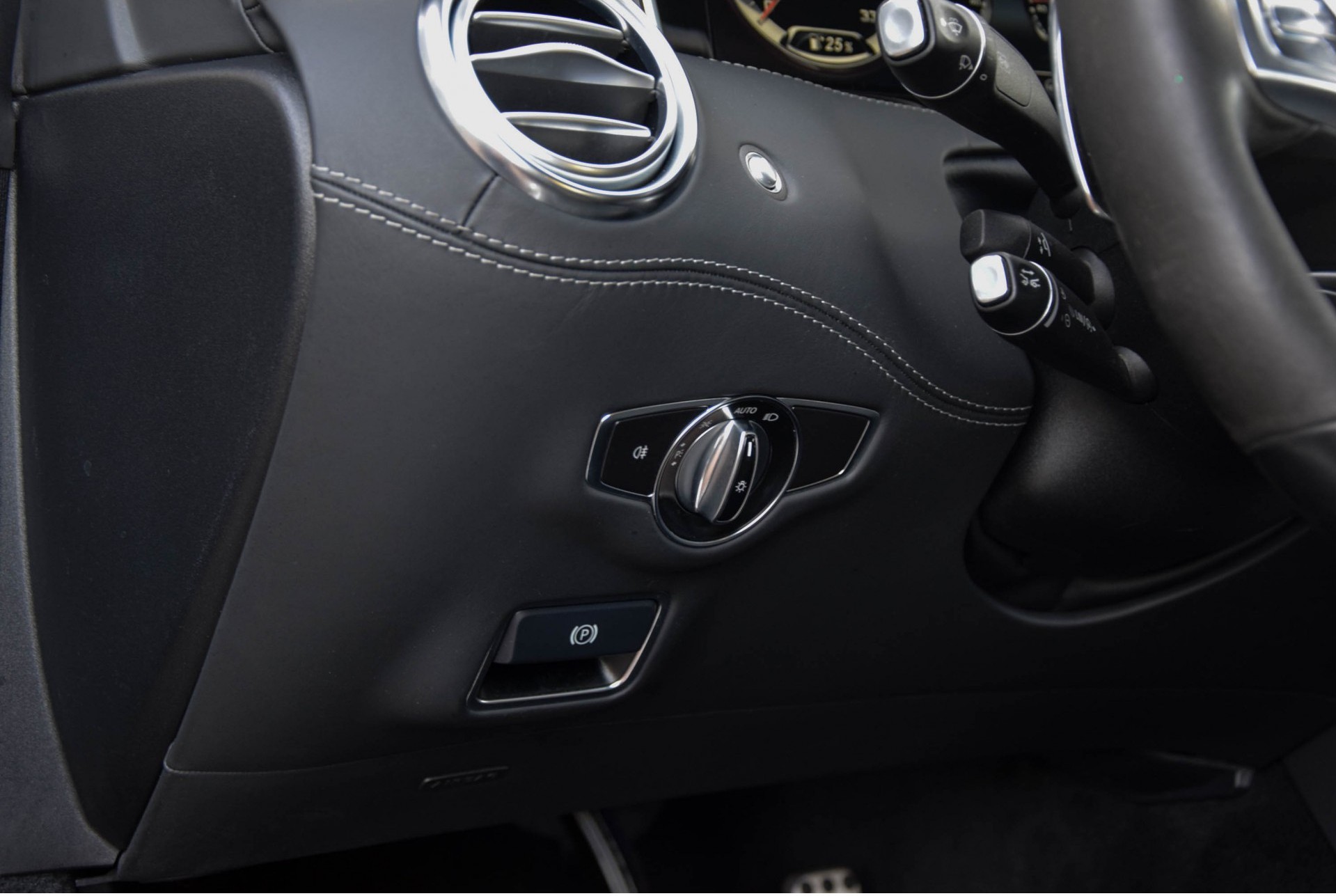 Mercedes-Benz S-Klasse Coupé 63 AMG 4-M Designo Carbon Swarowski Magic Sky Aut7 Foto 8