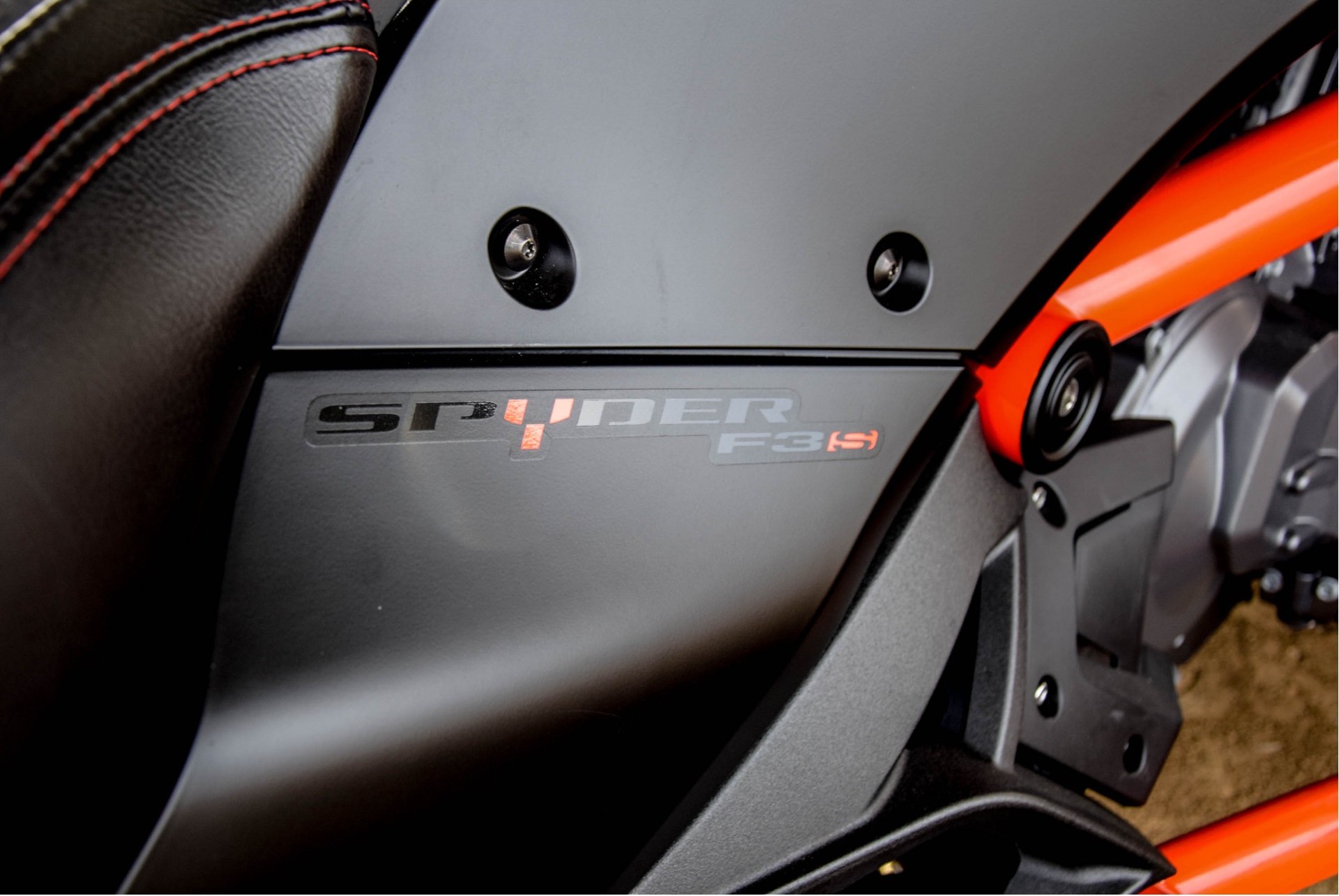 CAN-AM Tour Spyder F3-S SM6 Akrapovic Foto 14