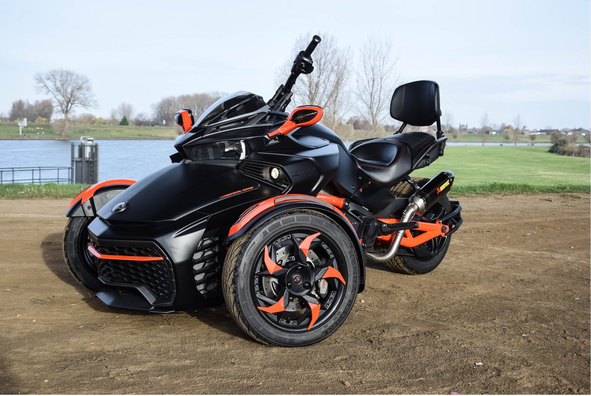 CAN-AM Tour Spyder F3-S SM6 Akrapovic Foto 15