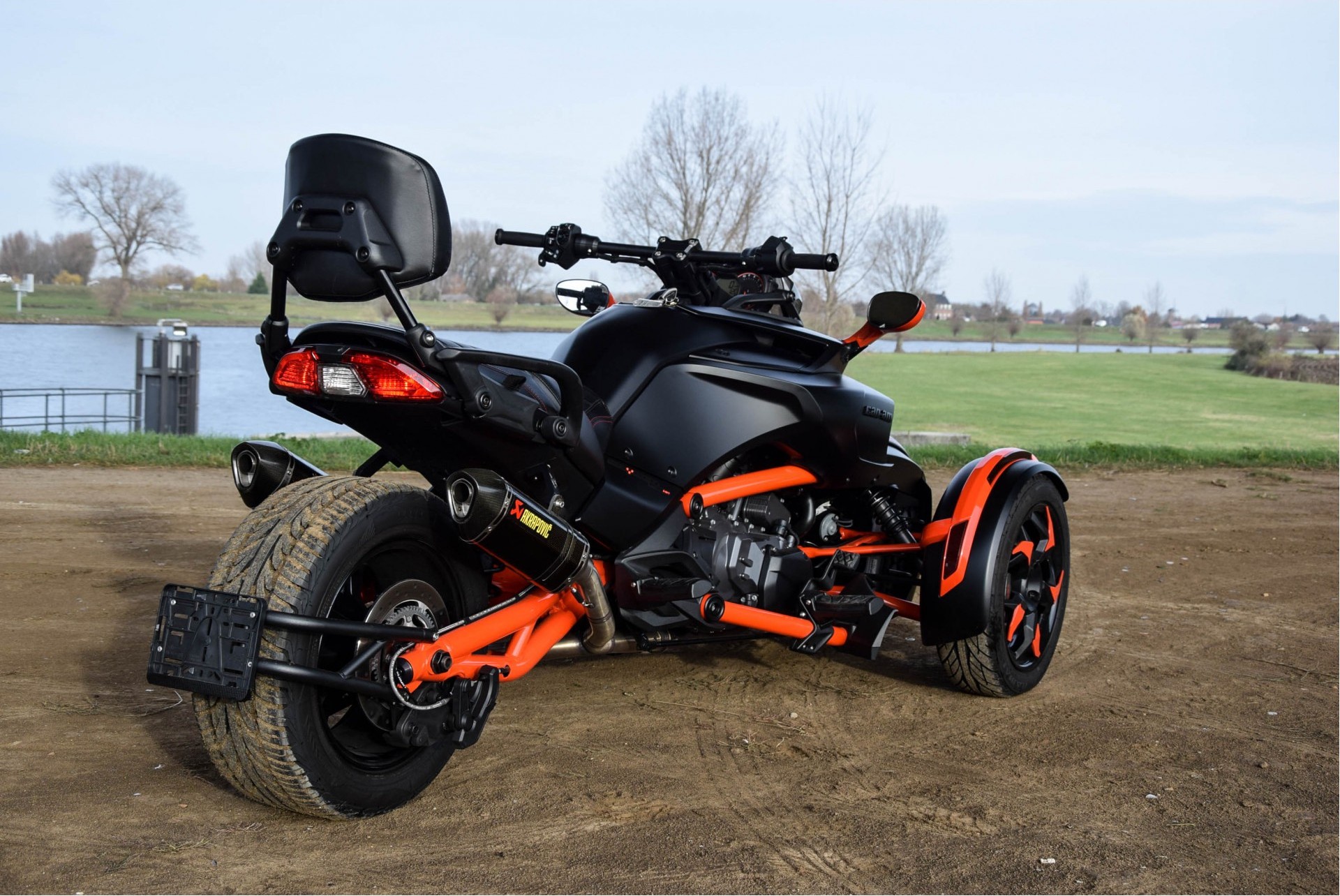 CAN-AM Tour Spyder F3-S SM6 Akrapovic Foto 16