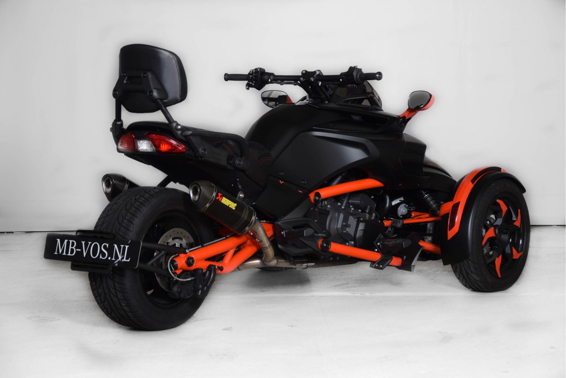 CAN-AM Tour Spyder F3-S SM6 Akrapovic Foto 2