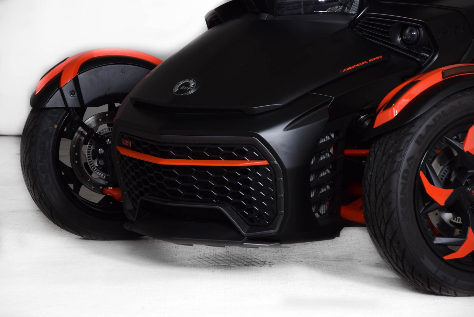 CAN-AM Tour Spyder F3-S SM6 Akrapovic Foto 4