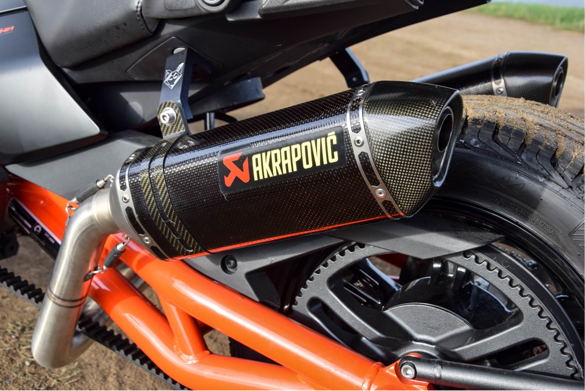 CAN-AM Tour Spyder F3-S SM6 Akrapovic Foto 7