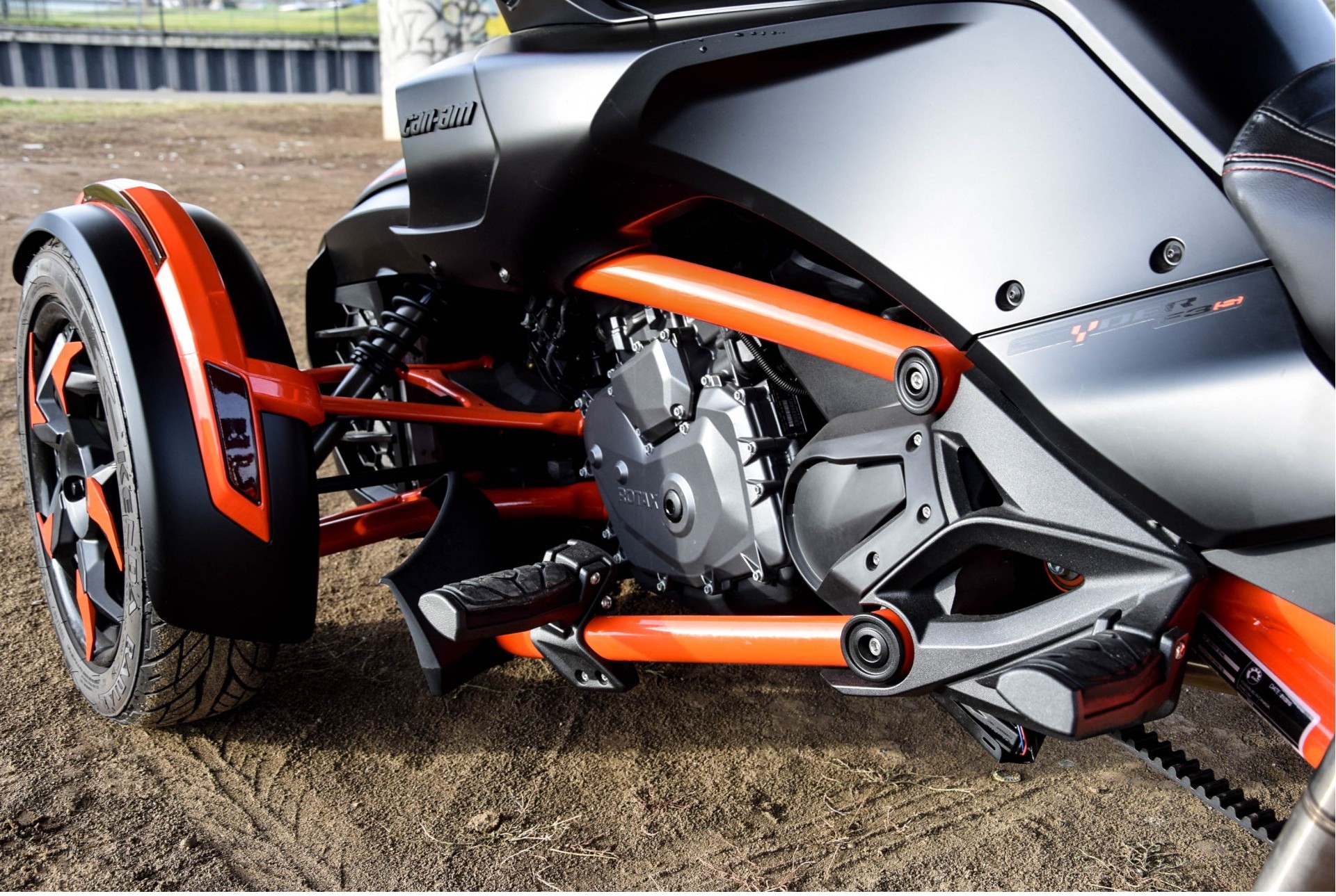 CAN-AM Tour Spyder F3-S SM6 Akrapovic Foto 8