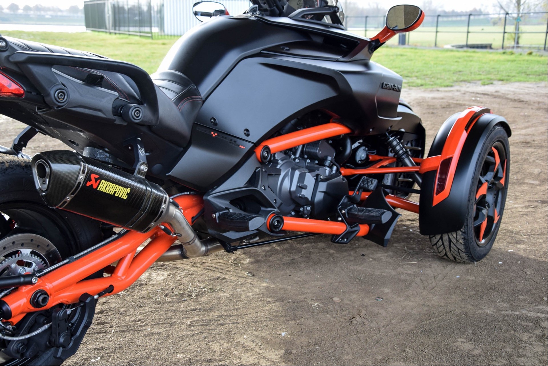 CAN-AM Tour Spyder F3-S SM6 Akrapovic Foto 9