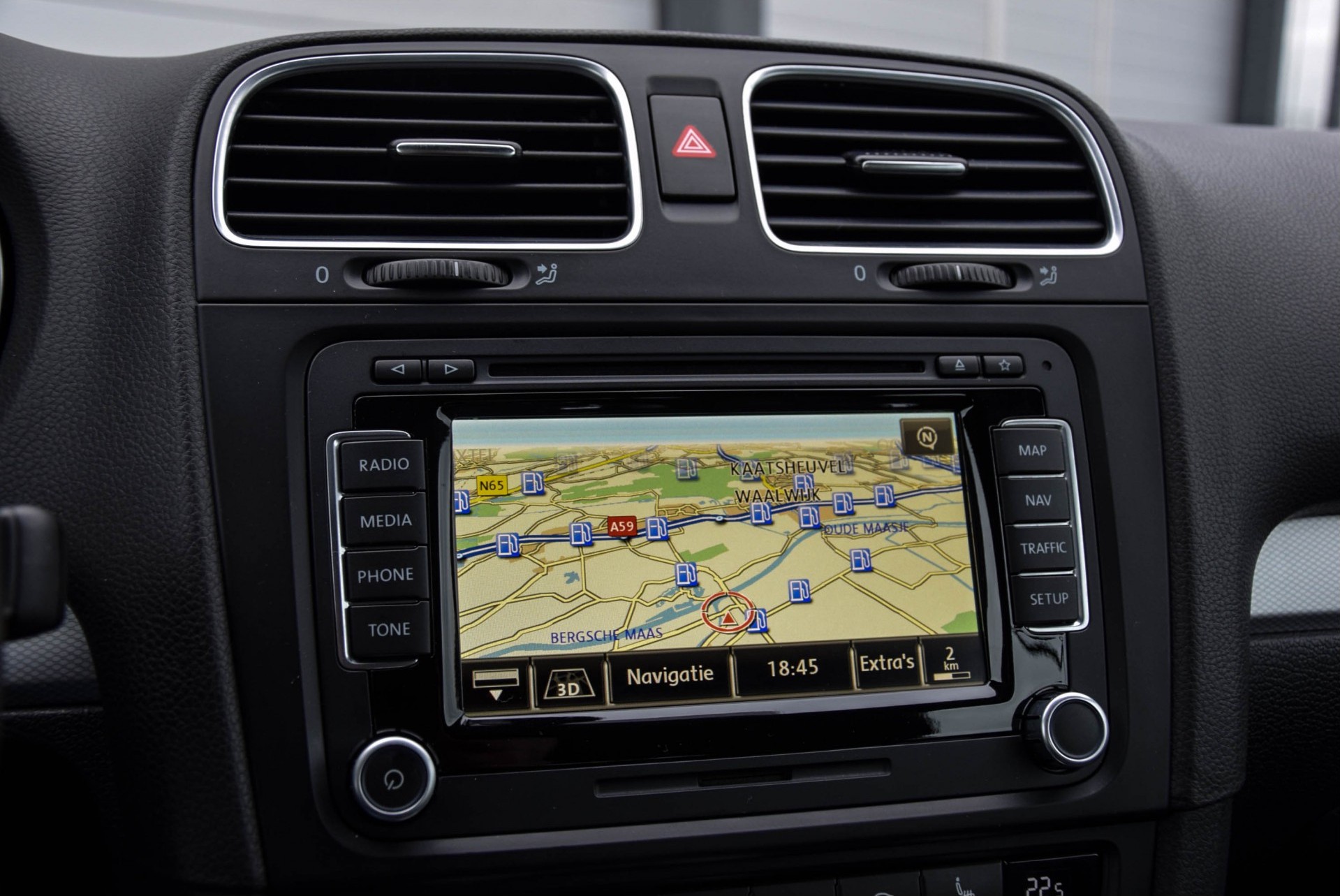 Volkswagen Golf Cabriolet 2.0 TDI Bluemotion Xenon/19''/Navi/Camera/PDC/DSG Aut6 Foto 13