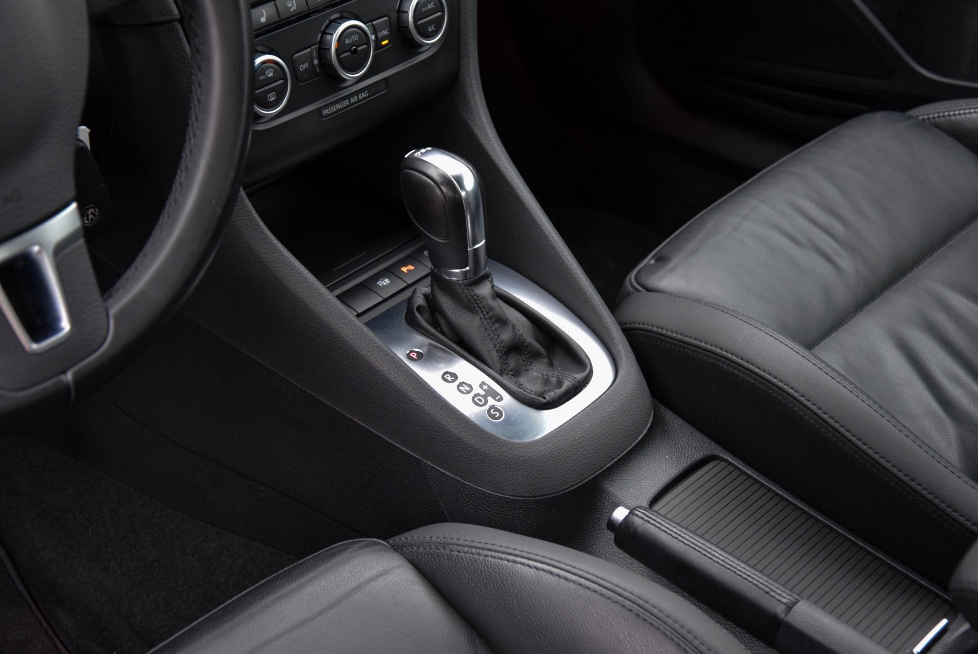 Volkswagen Golf Cabriolet 2.0 TDI Bluemotion Xenon/19''/Navi/Camera/PDC/DSG Aut6 Foto 17