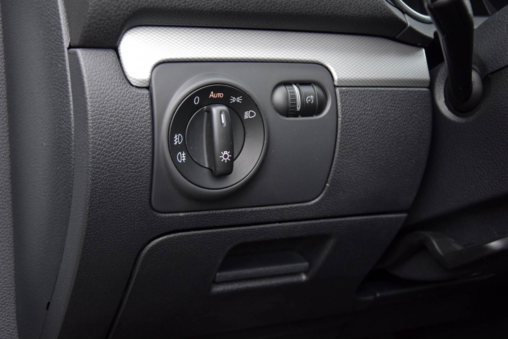 Volkswagen Golf Cabriolet 2.0 TDI Bluemotion Xenon/19''/Navi/Camera/PDC/DSG Aut6 Foto 18