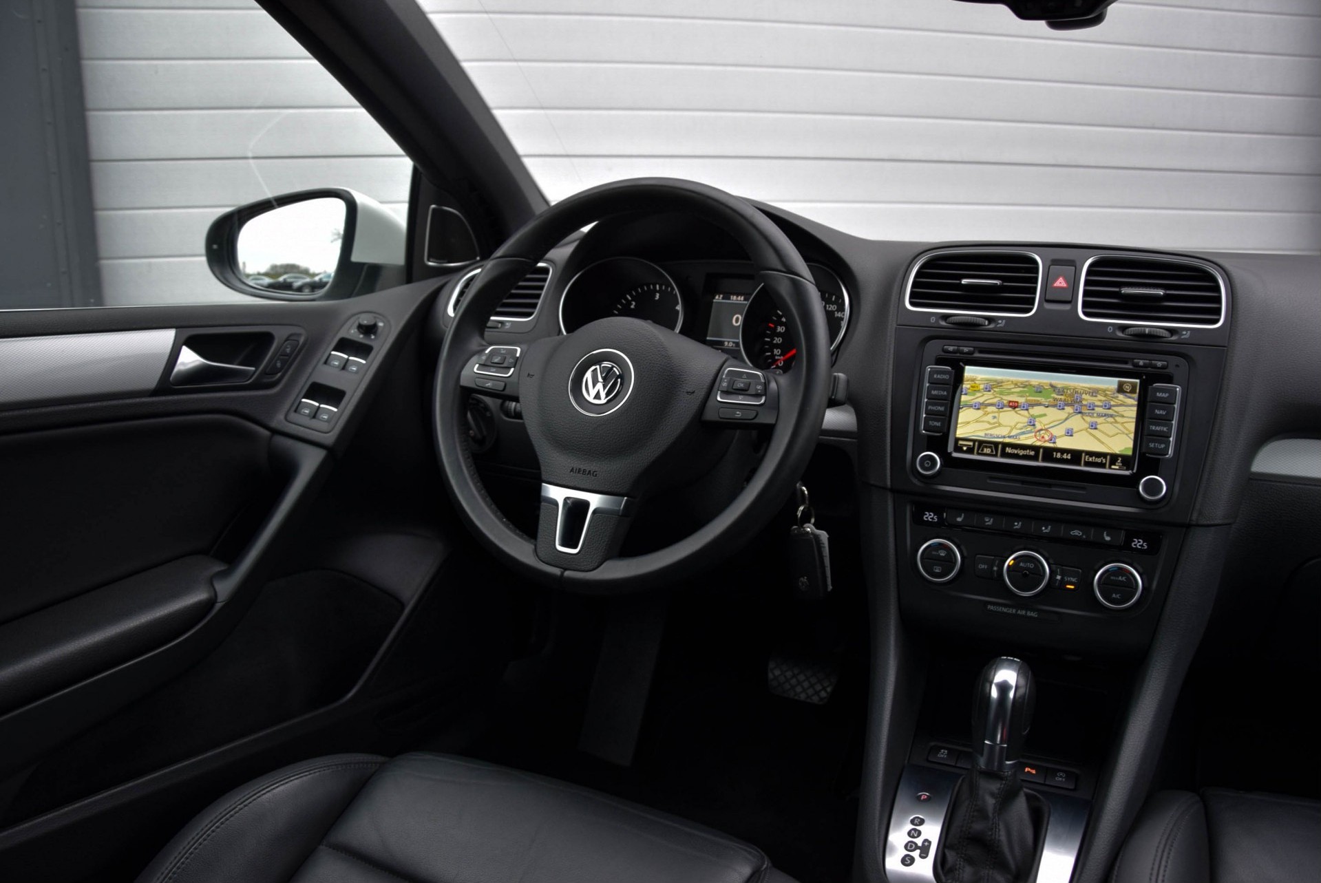 Volkswagen Golf Cabriolet 2.0 TDI Bluemotion Xenon/19''/Navi/Camera/PDC/DSG Aut6 Foto 7