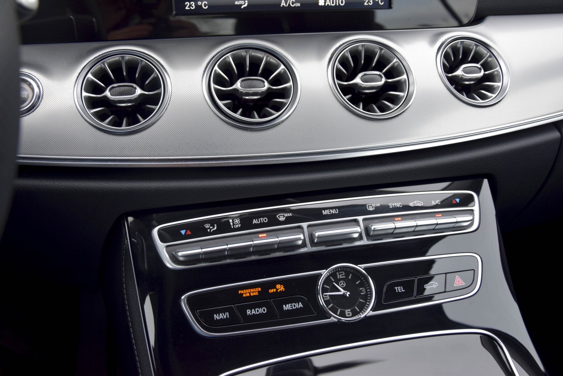 Mercedes-Benz E-Klasse Cabrio 200 Premium Plus Foto 17