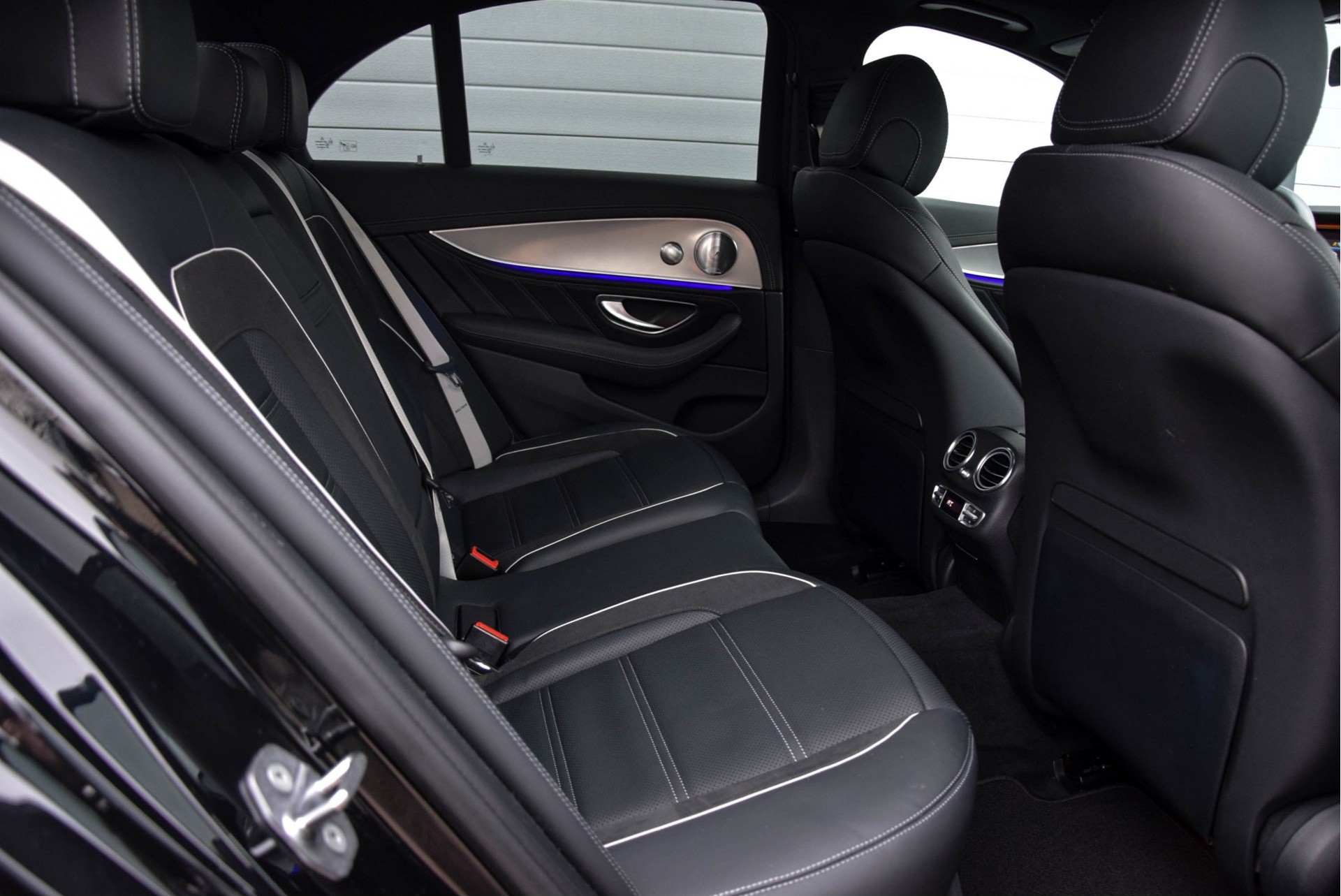 Mercedes-Benz E-Klasse AMG E63 S 4M+ Designo/Night/Massage/Distronic/Pano/360/Keyless/Burmester/Standkachel Aut9 Foto 4