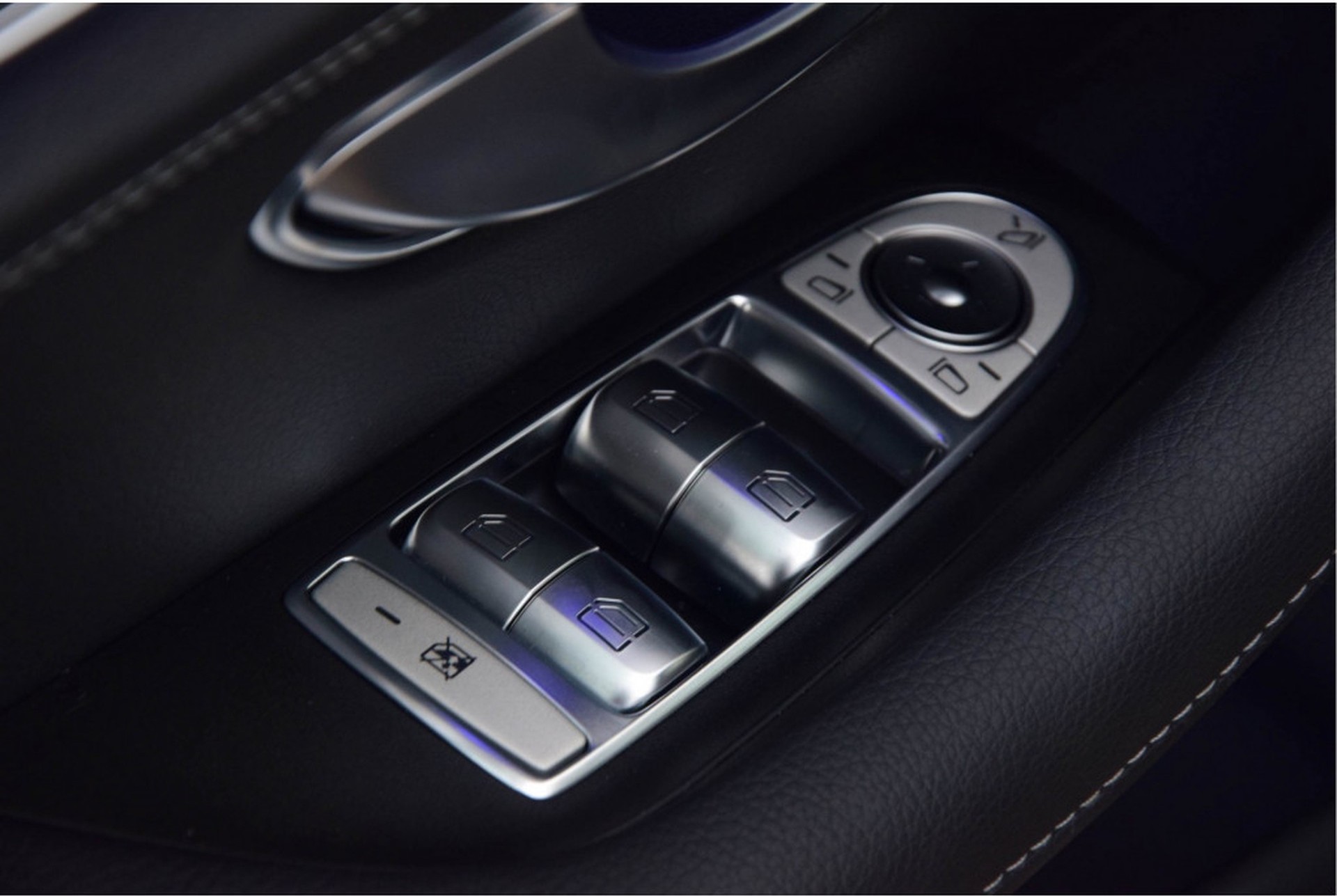 Mercedes-Benz E-Klasse 350d AMG Luchtvering/Distronic/Burmester/Keyless/Nappa Aut9 Foto 8