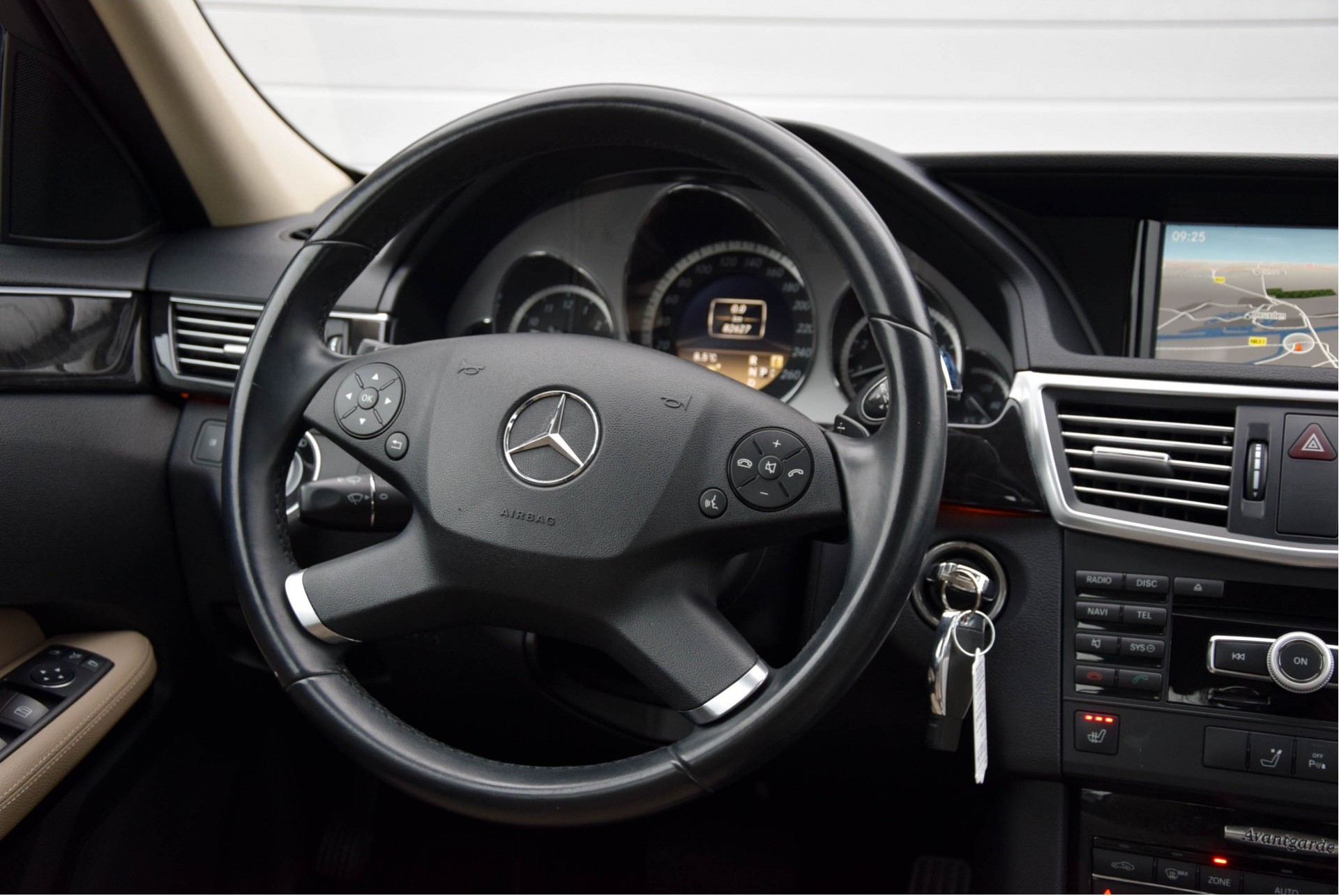 Mercedes-Benz E-Klasse 200 CGI Sport Leer/Comand/Entertainment/ILS Aut7 Foto 12