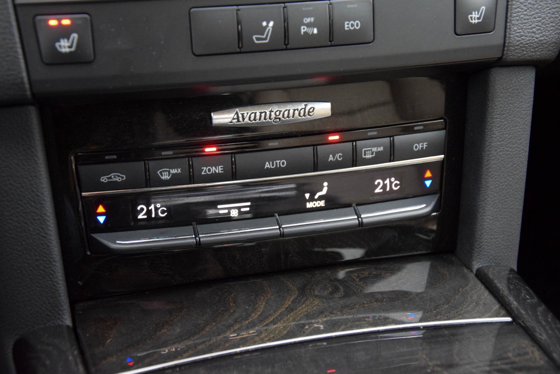 Mercedes-Benz E-Klasse 200 CGI Sport Leer/Comand/Entertainment/ILS Aut7 Foto 16