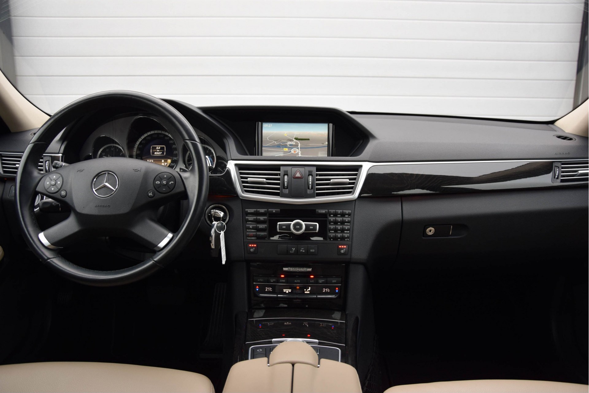 Mercedes-Benz E-Klasse 200 CGI Sport Leer/Comand/Entertainment/ILS Aut7 Foto 17
