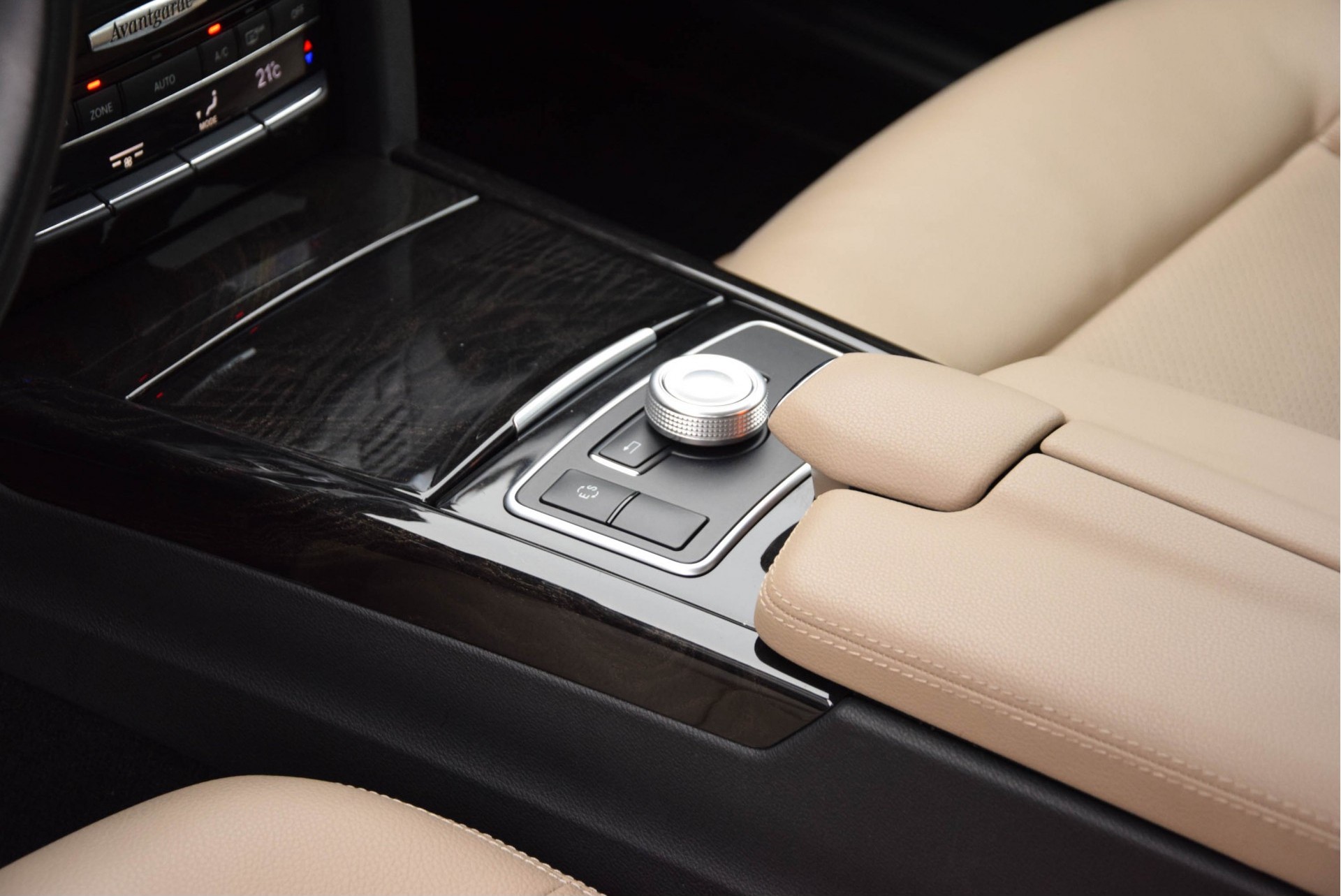 Mercedes-Benz E-Klasse 200 CGI Sport Leer/Comand/Entertainment/ILS Aut7 Foto 19