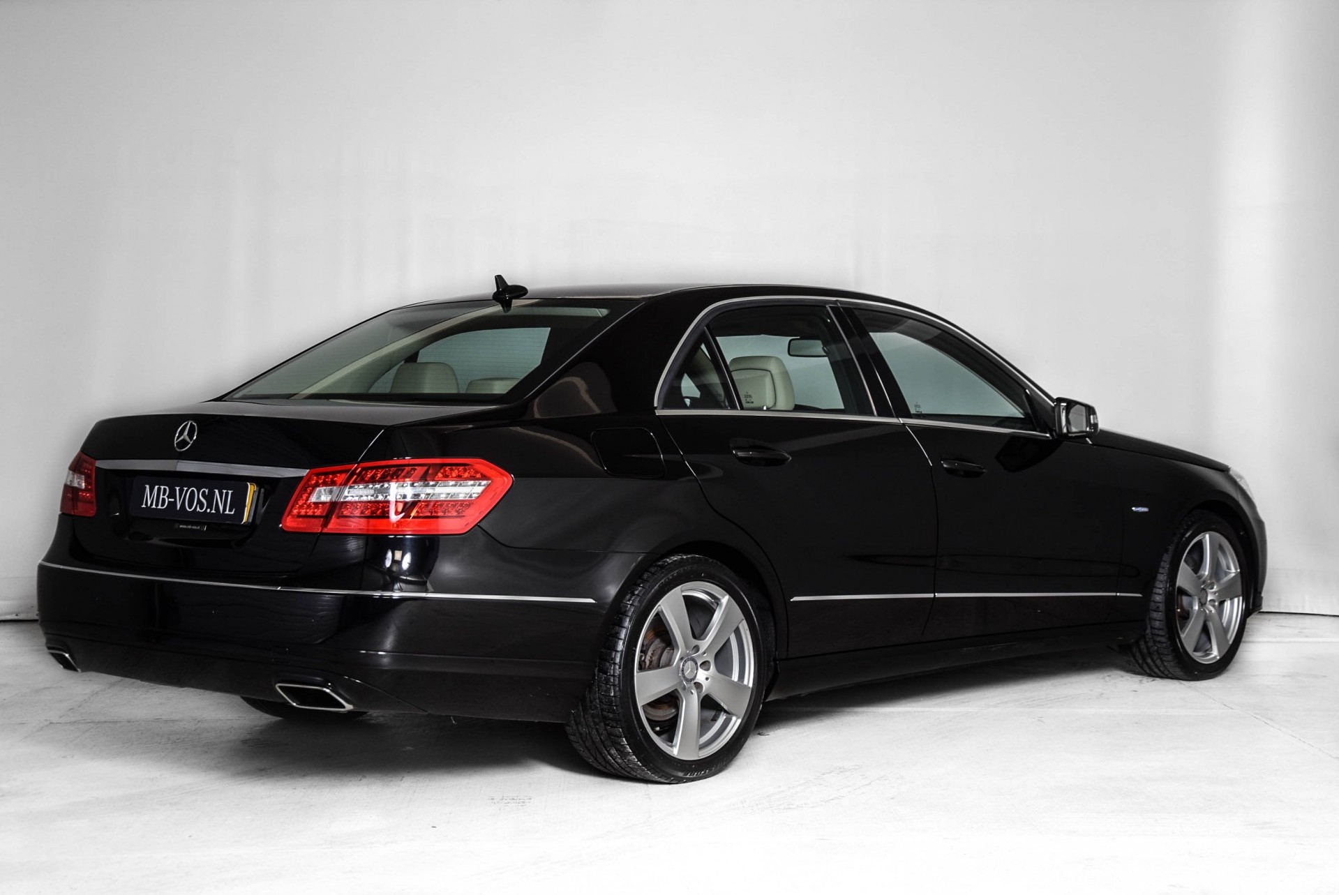 Mercedes-Benz E-Klasse 200 CGI Sport Leer/Comand/Entertainment/ILS Aut7 Foto 2