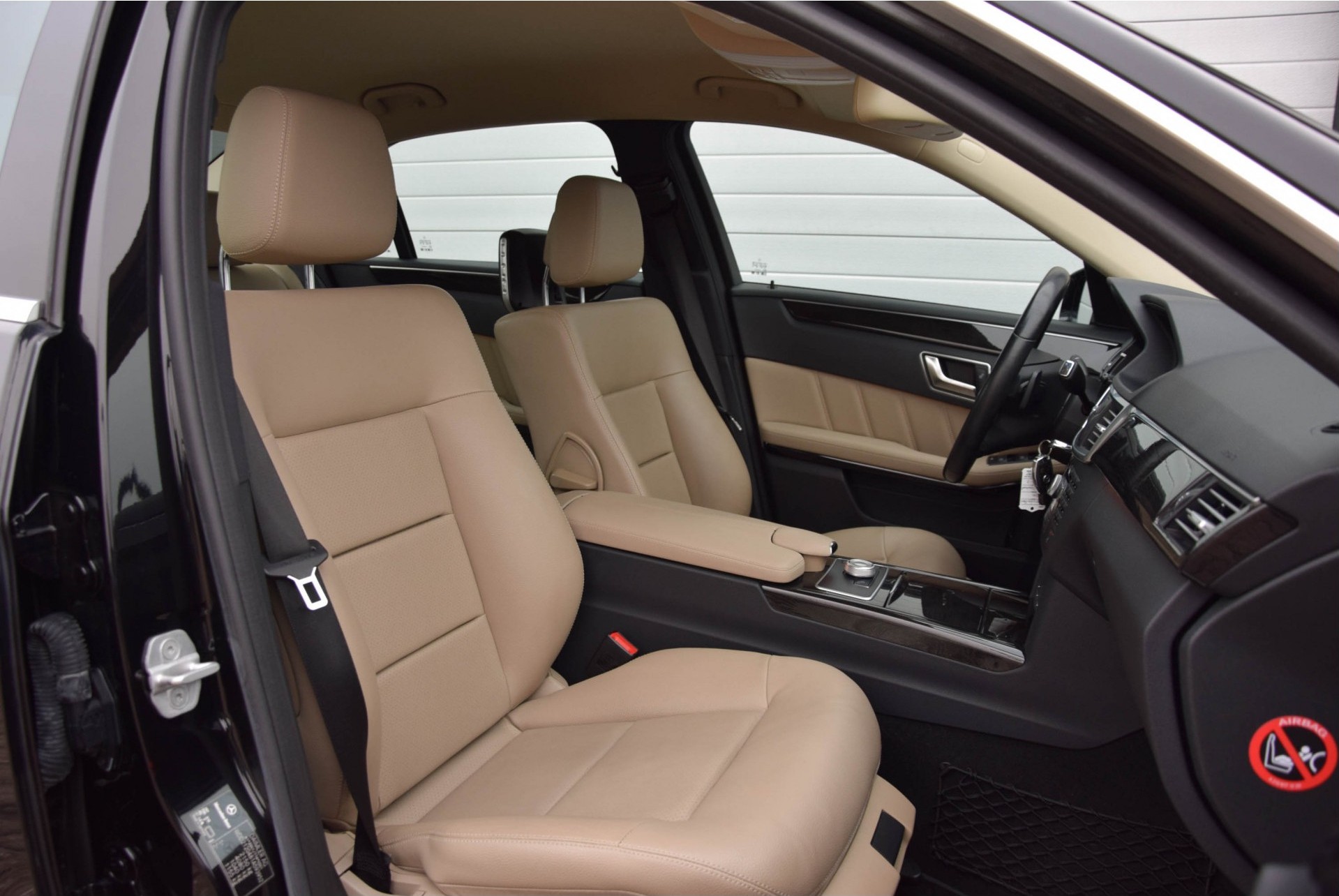 Mercedes-Benz E-Klasse 200 CGI Sport Leer/Comand/Entertainment/ILS Aut7 Foto 3