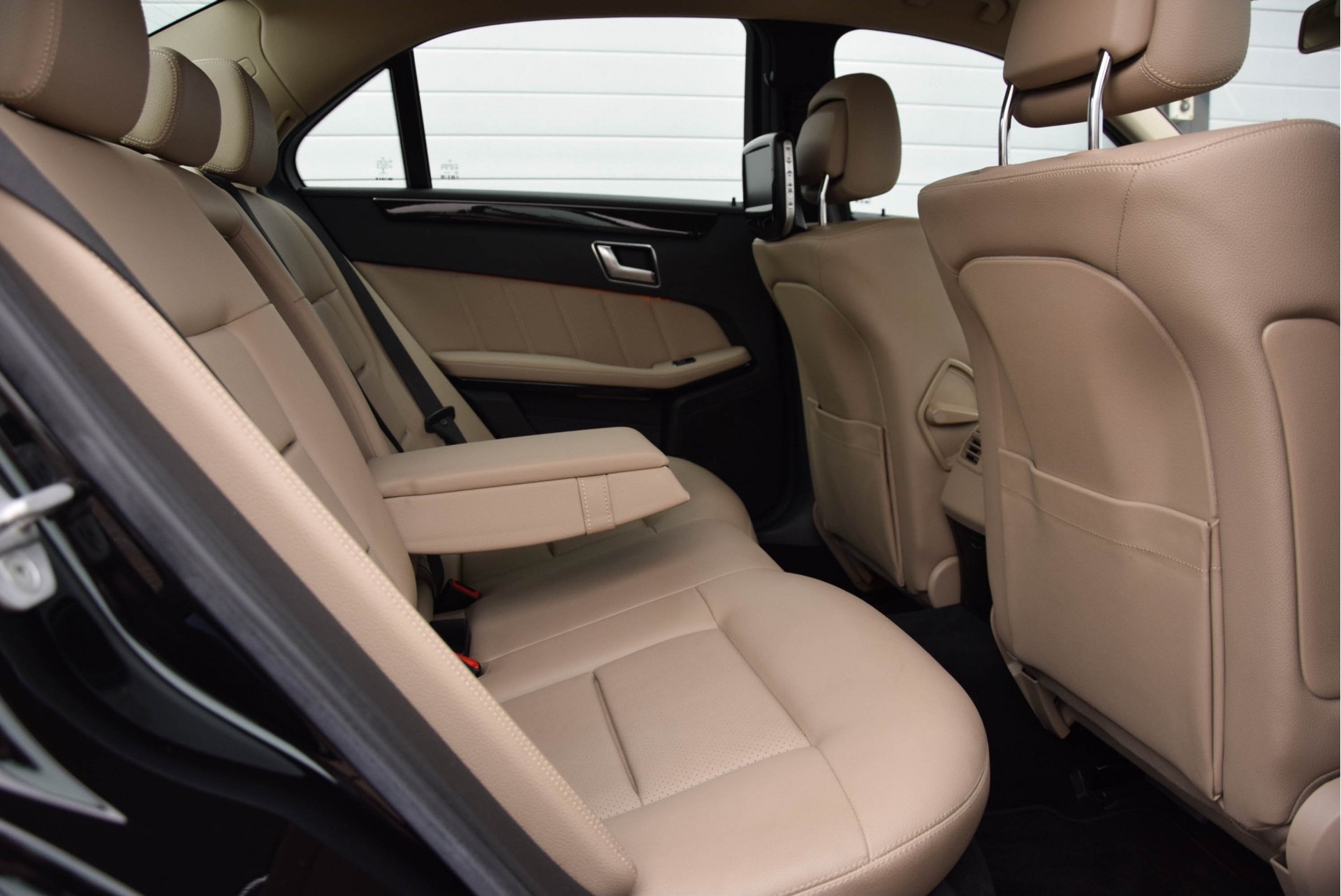 Mercedes-Benz E-Klasse 200 CGI Sport Leer/Comand/Entertainment/ILS Aut7 Foto 4