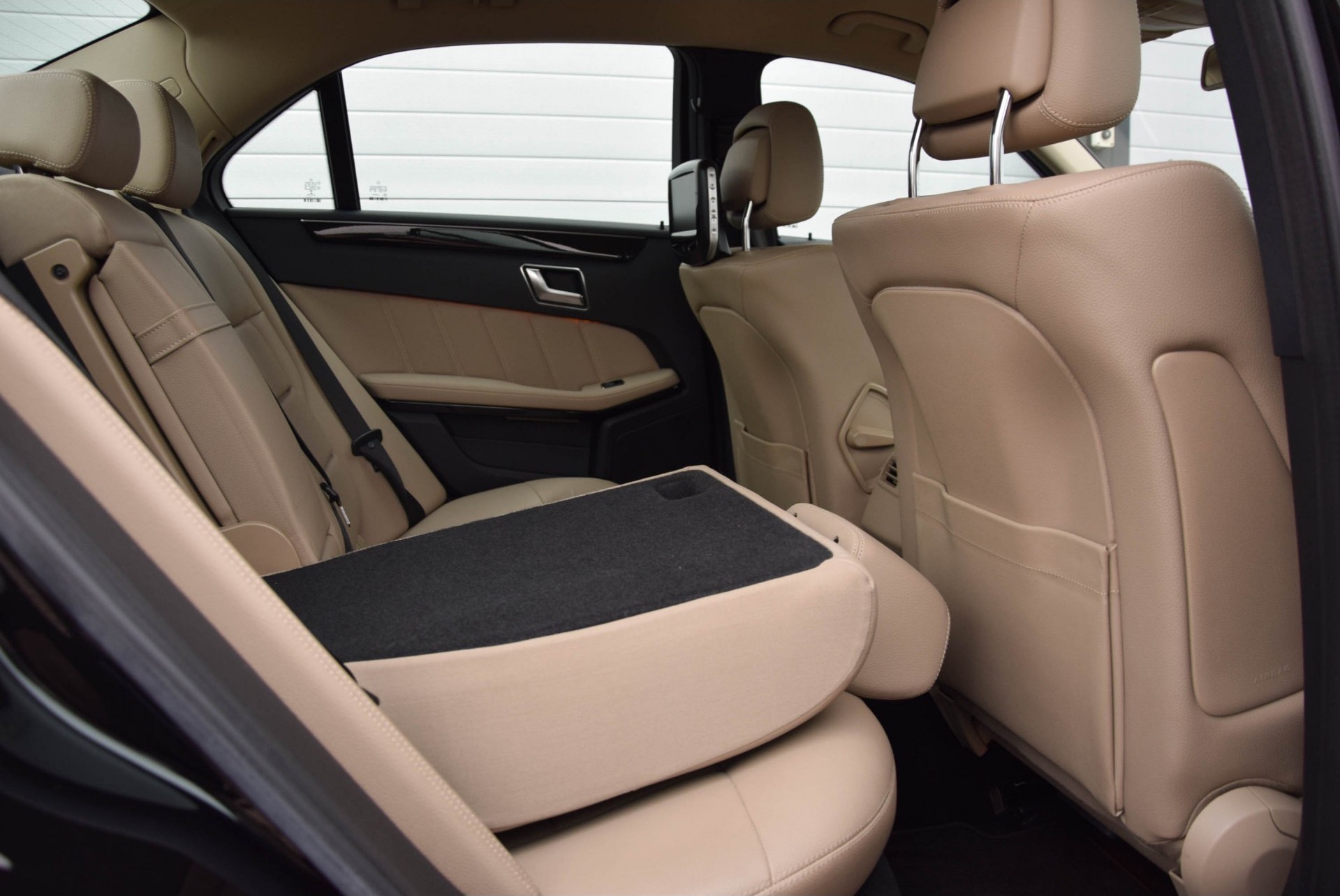 Mercedes-Benz E-Klasse 200 CGI Sport Leer/Comand/Entertainment/ILS Aut7 Foto 5