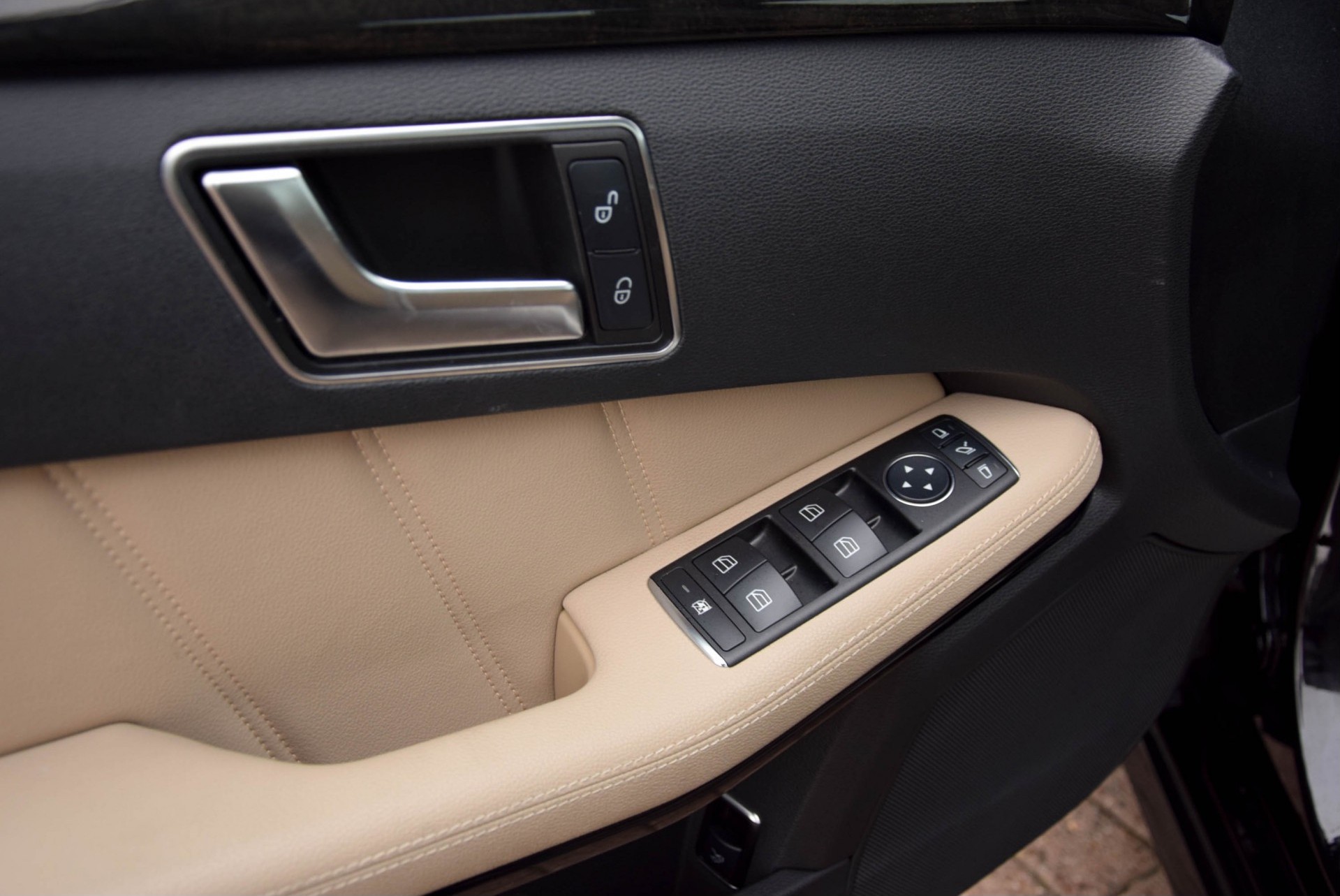 Mercedes-Benz E-Klasse 200 CGI Sport Leer/Comand/Entertainment/ILS Aut7 Foto 8