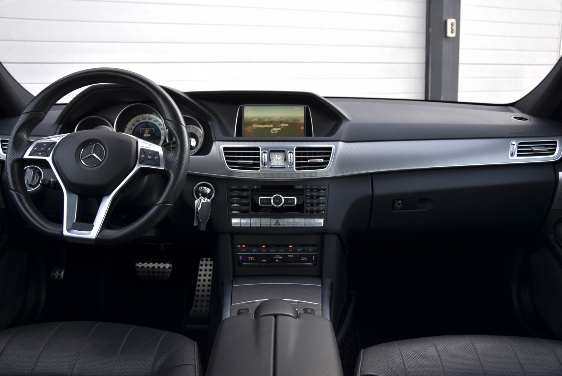 Mercedes-Benz E-Klasse 500 AMG Bang&Olufsen Exclusive/Pano/Distronic/Memory/Camera/DAB Aut7 Foto 16