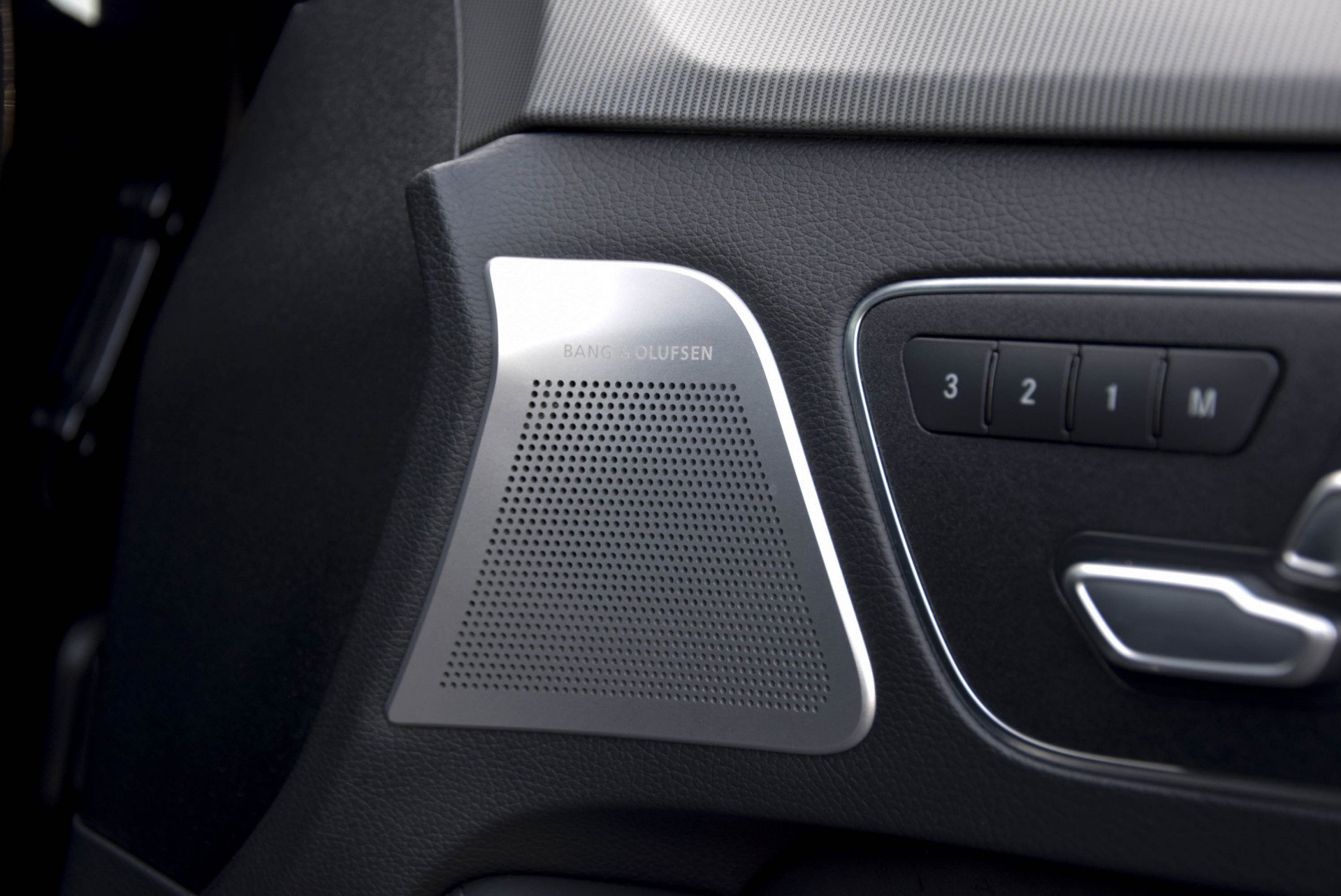 Mercedes-Benz E-Klasse 500 AMG Bang&Olufsen Exclusive/Pano/Distronic/Memory/Camera/DAB Aut7 Foto 17