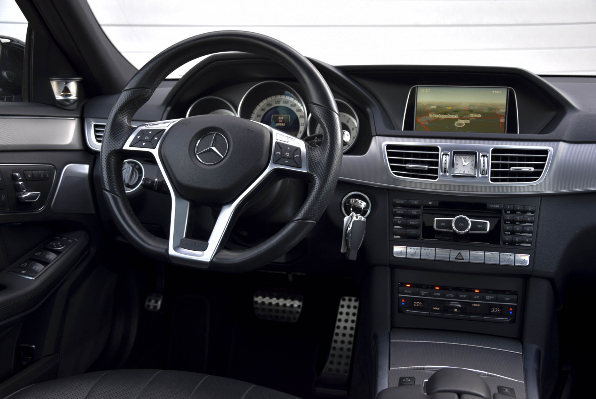 Mercedes-Benz E-Klasse 500 AMG Bang&Olufsen Exclusive/Pano/Distronic/Memory/Camera/DAB Aut7 Foto 5