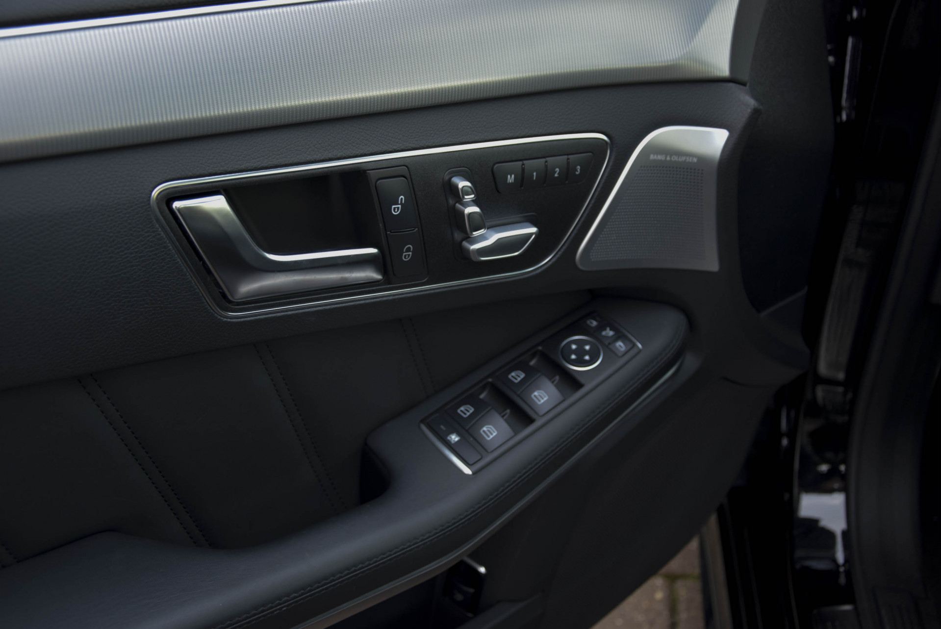 Mercedes-Benz E-Klasse 500 AMG Bang&Olufsen Exclusive/Pano/Distronic/Memory/Camera/DAB Aut7 Foto 7