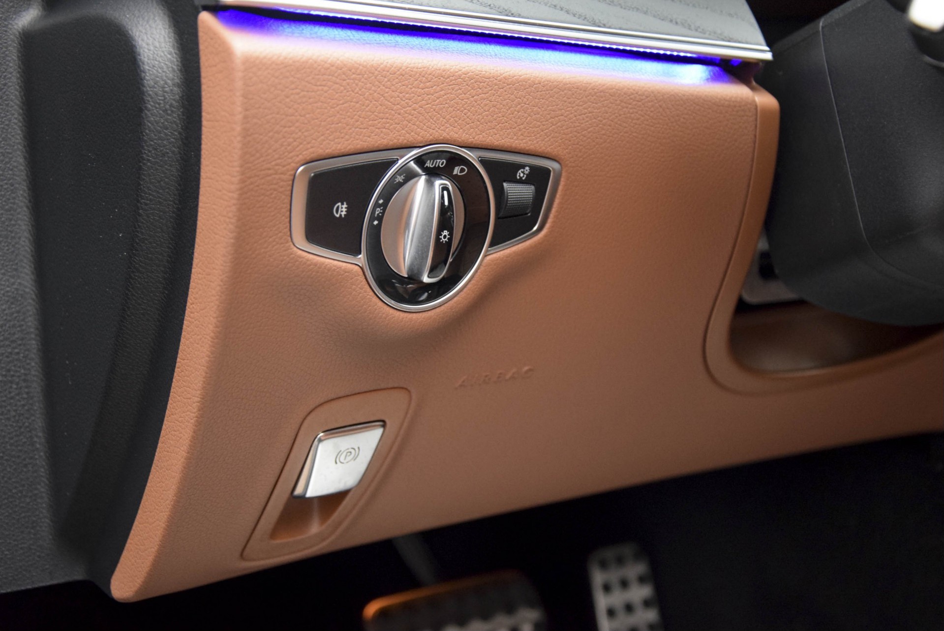 Mercedes-Benz E-Klasse 350d AMG Distronic/Keyless/Burmester/Widescreen/Memory/Dak/Remote Park Aut9 Foto 12