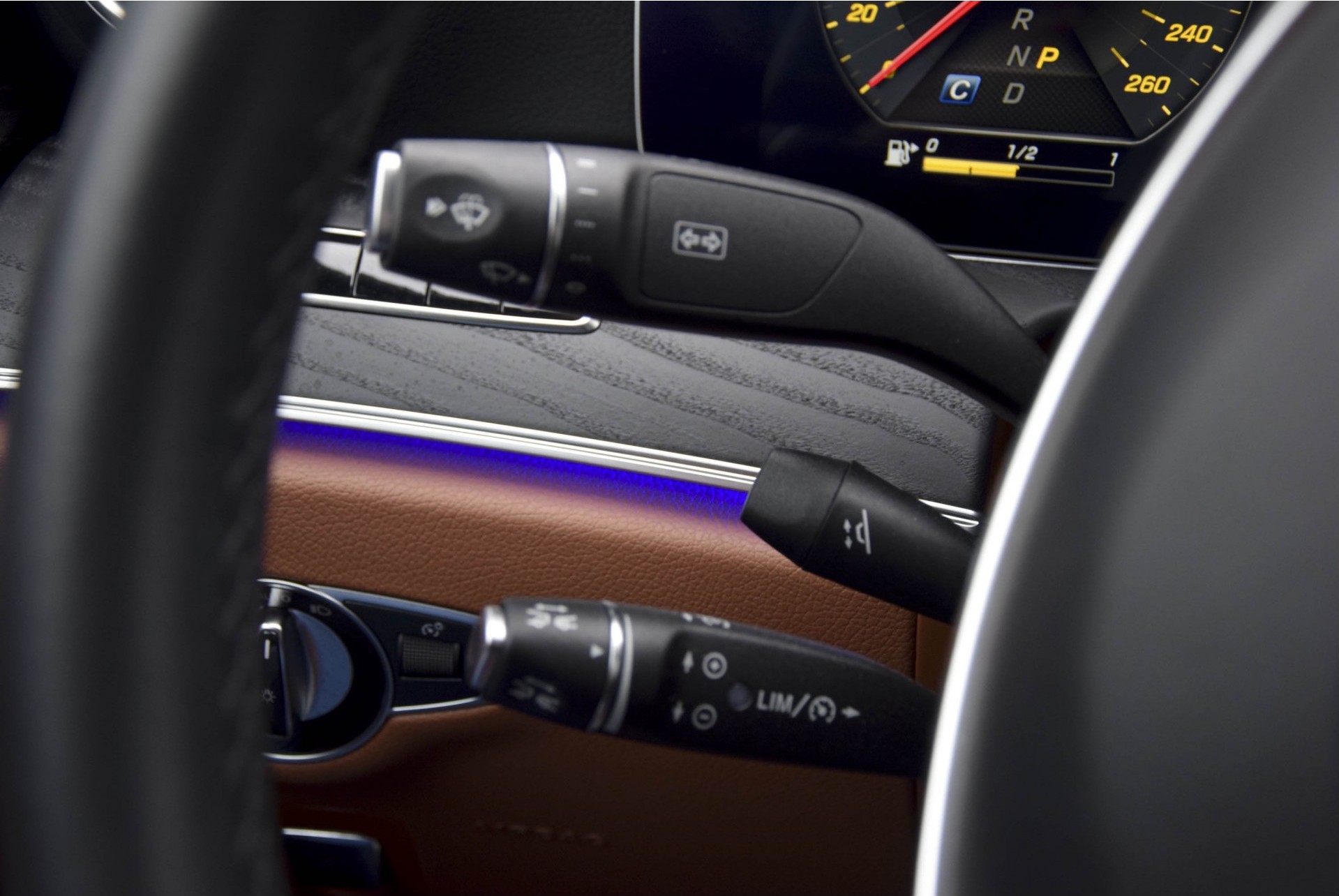 Mercedes-Benz E-Klasse 350d AMG Distronic/Keyless/Burmester/Widescreen/Memory/Dak/Remote Park Aut9 Foto 13