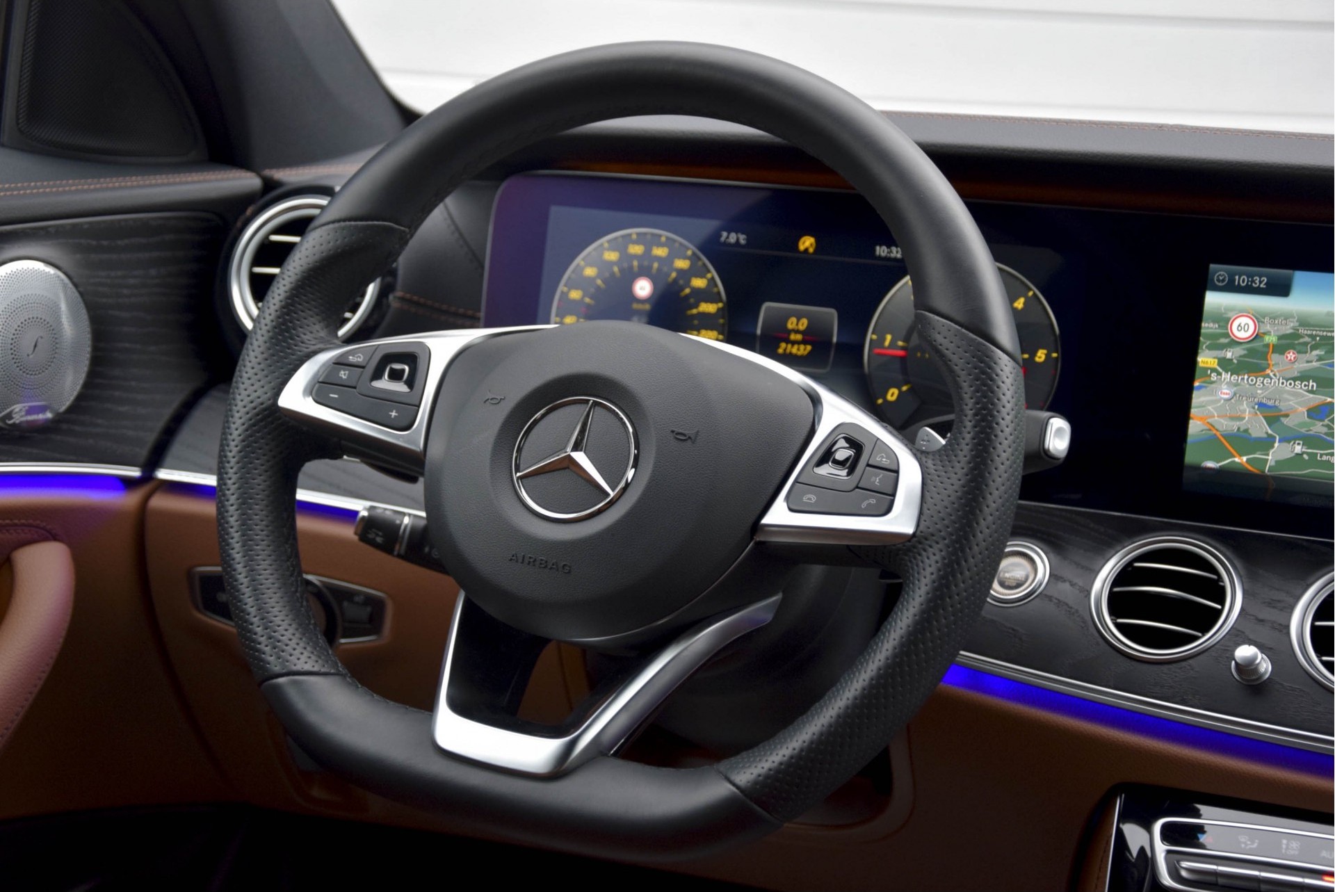 Mercedes-Benz E-Klasse 350d AMG Distronic/Keyless/Burmester/Widescreen/Memory/Dak/Remote Park Aut9 Foto 14