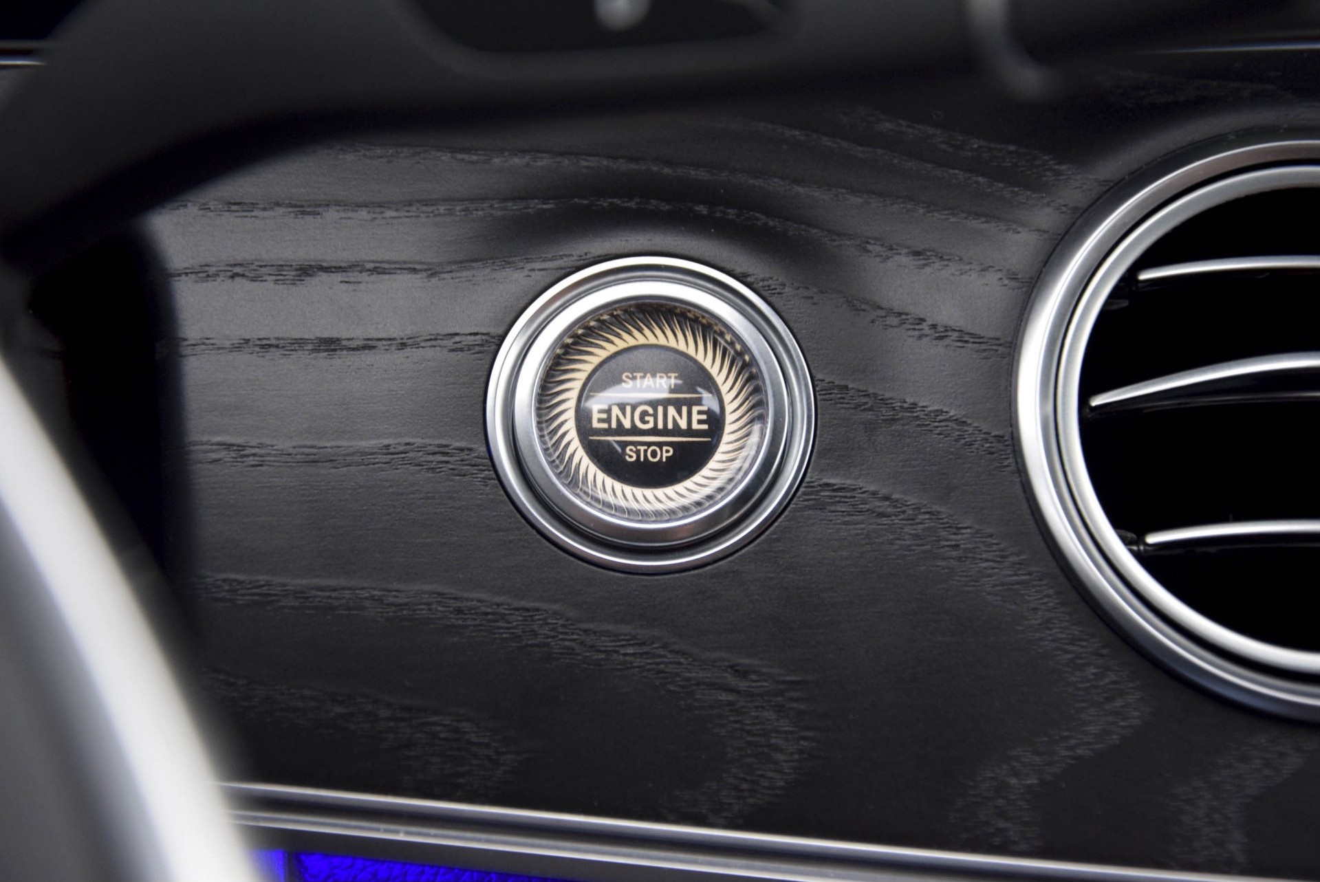 Mercedes-Benz E-Klasse 350d AMG Distronic/Keyless/Burmester/Widescreen/Memory/Dak/Remote Park Aut9 Foto 15