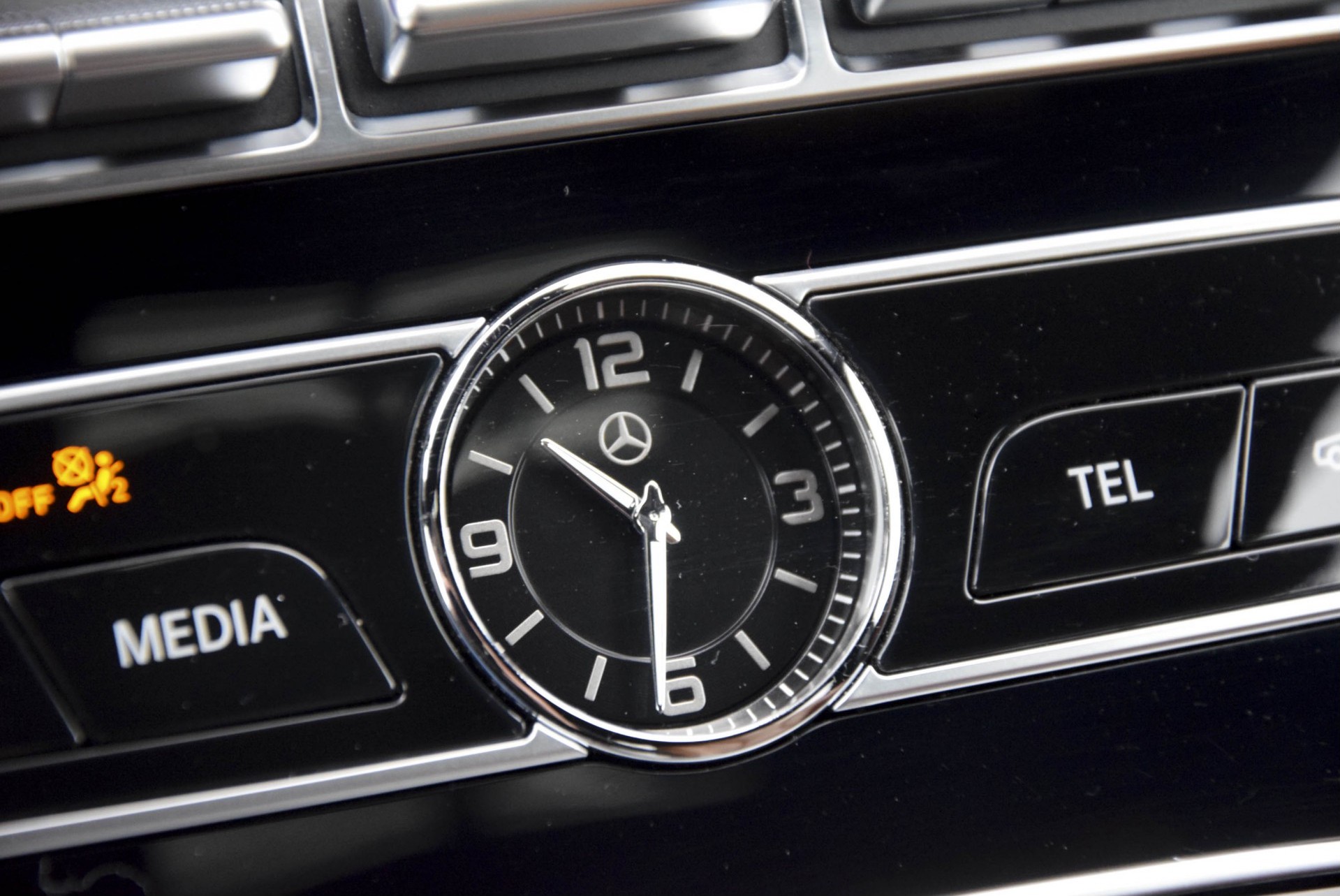 Mercedes-Benz E-Klasse 350d AMG Distronic/Keyless/Burmester/Widescreen/Memory/Dak/Remote Park Aut9 Foto 18