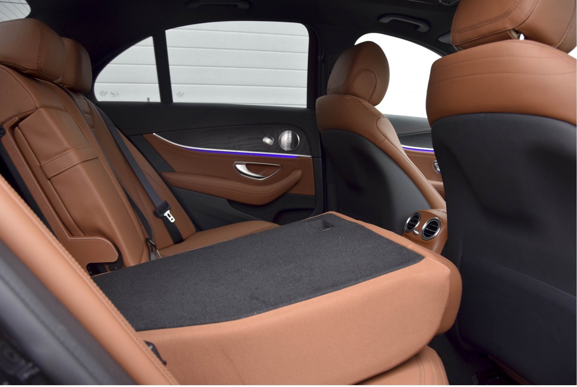 Mercedes-Benz E-Klasse 350d AMG Distronic/Keyless/Burmester/Widescreen/Memory/Dak/Remote Park Aut9 Foto 5