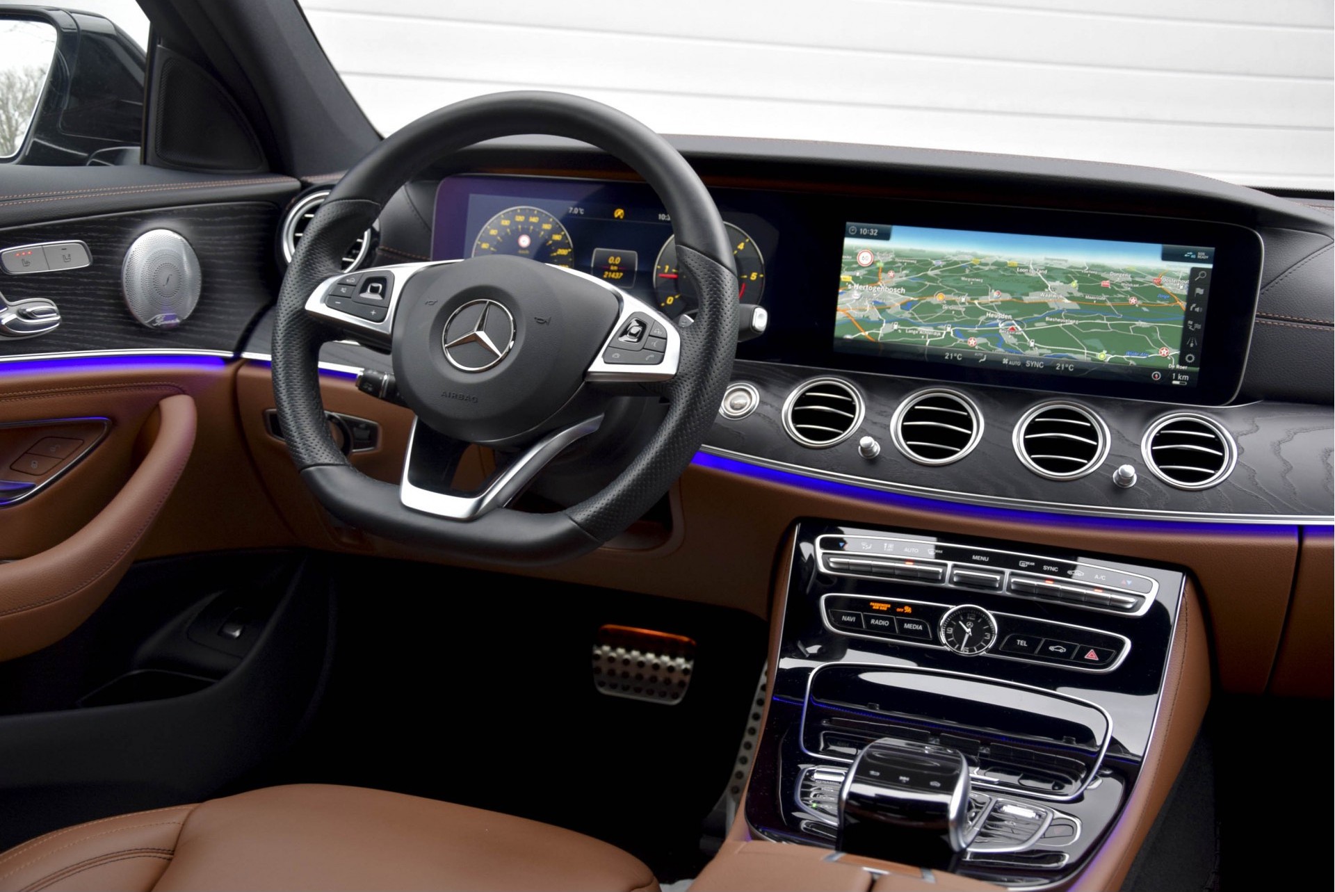 Mercedes-Benz E-Klasse 350d AMG Distronic/Keyless/Burmester/Widescreen/Memory/Dak/Remote Park Aut9 Foto 6