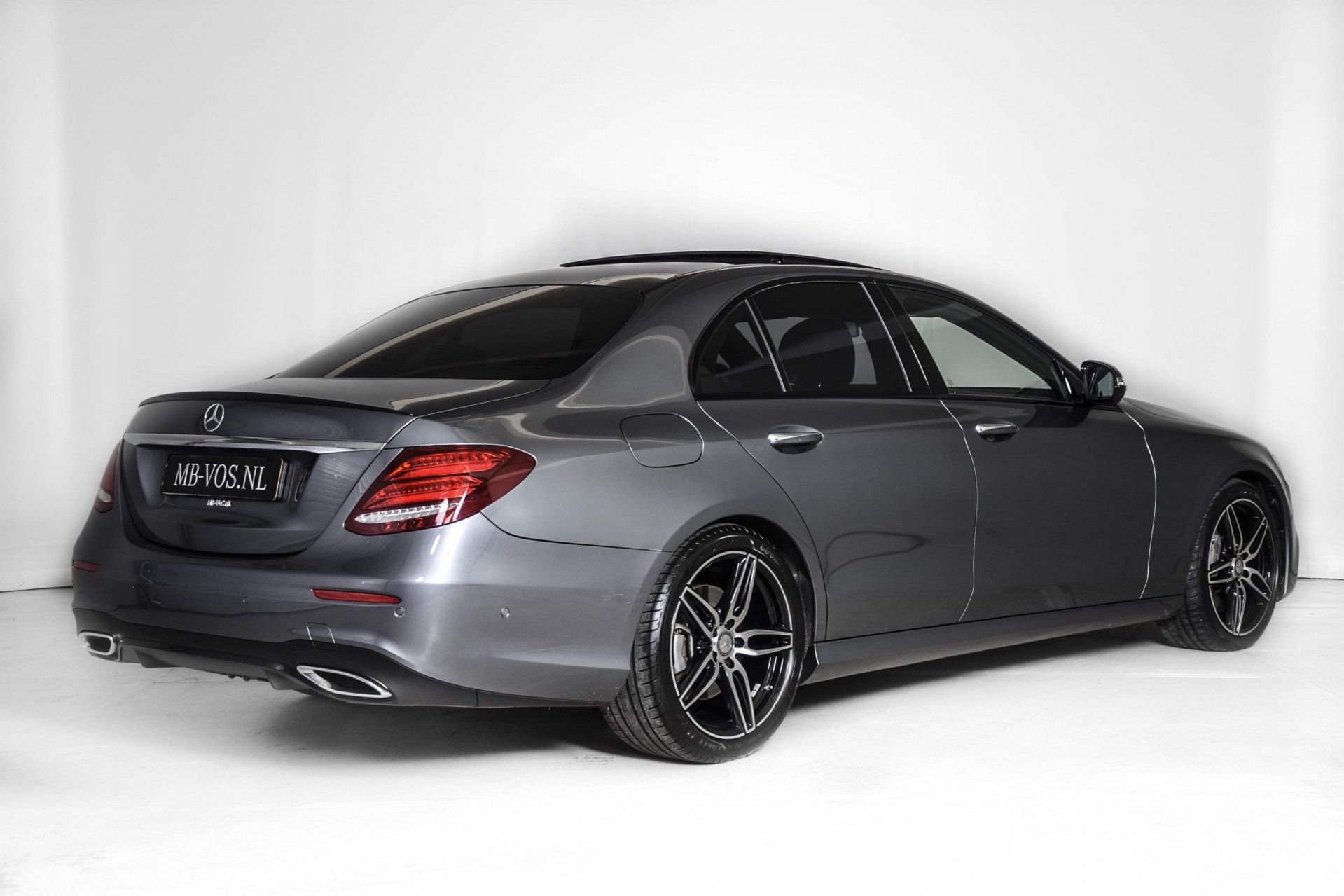Mercedes-Benz E-Klasse 350 d AMG Luchtvering/Distronic/Keyless/Burmester/Massage/Panorama Aut9 Foto 2