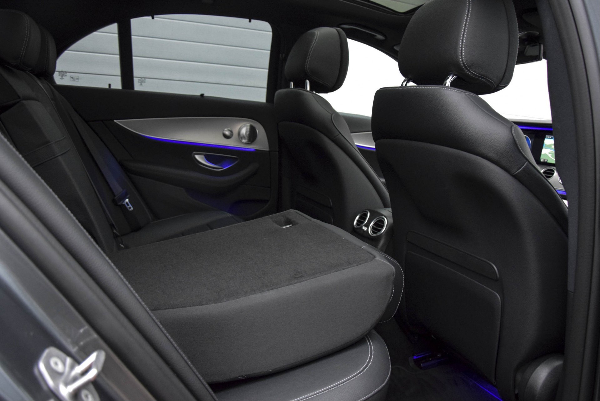 Mercedes-Benz E-Klasse 350 d AMG Luchtvering/Distronic/Keyless/Burmester/Massage/Panorama Aut9 Foto 5