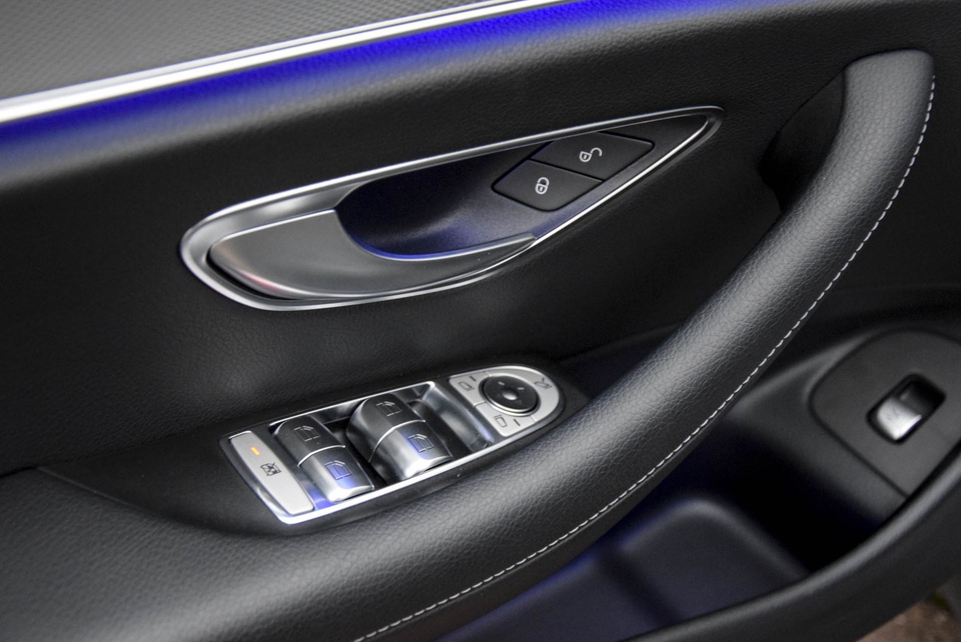 Mercedes-Benz E-Klasse 350 d AMG Luchtvering/Distronic/Keyless/Burmester/Massage/Panorama Aut9 Foto 8