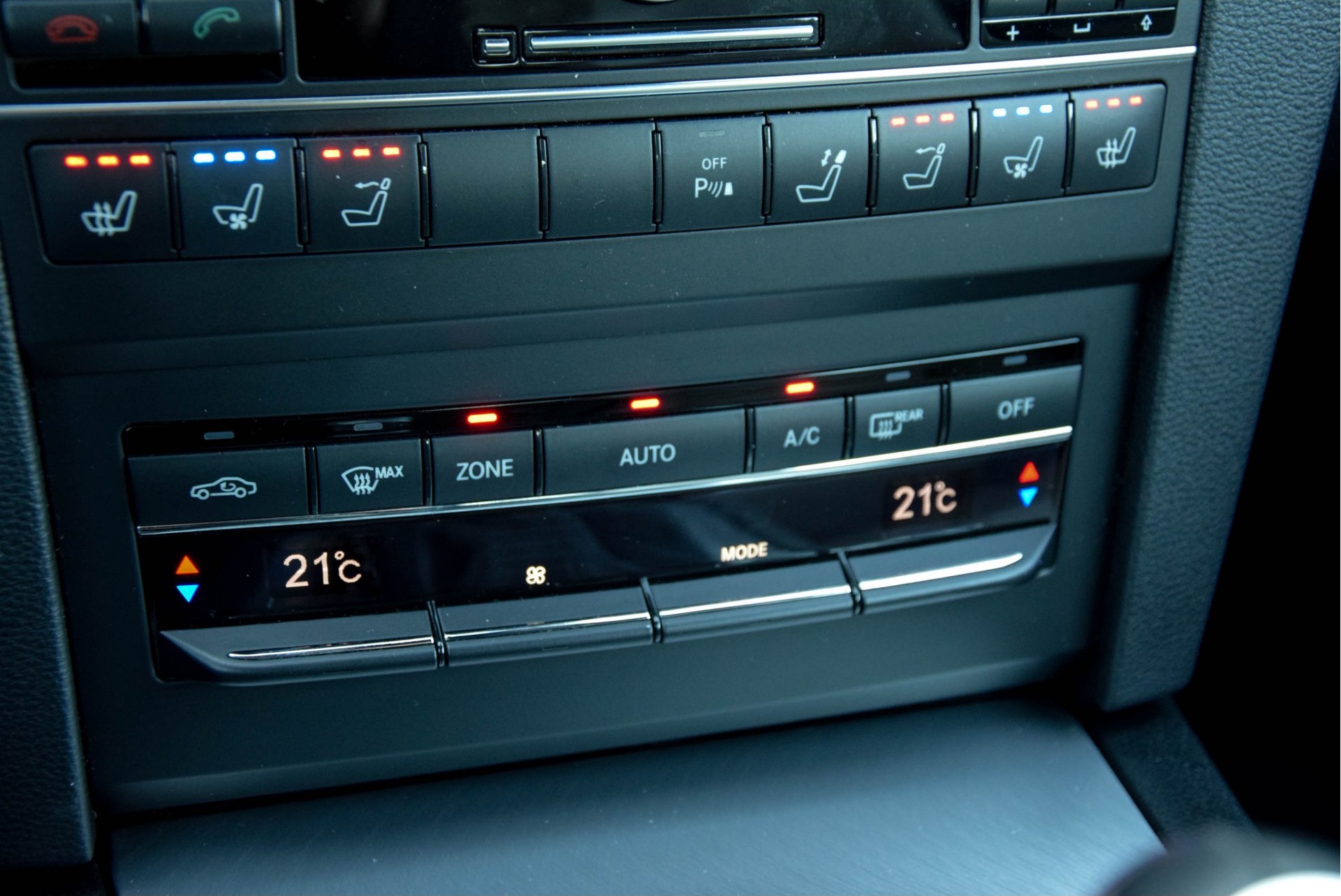 Mercedes-Benz E-Klasse Cabrio 350 CGI AMG/ILS/Distronic/Memory/Keyless Aut7 Foto 17