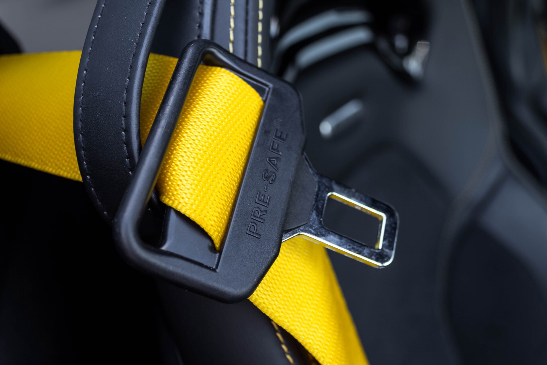 Mercedes-Benz AMG GT 4.0 R Designo Full Carbon Burmester Highend Distronic Camera Aut9 Foto 27