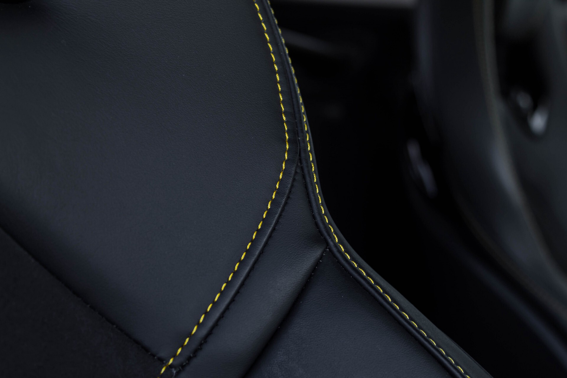 Mercedes-Benz AMG GT 4.0 R Designo Full Carbon Burmester Highend Distronic Camera Aut9 Foto 43