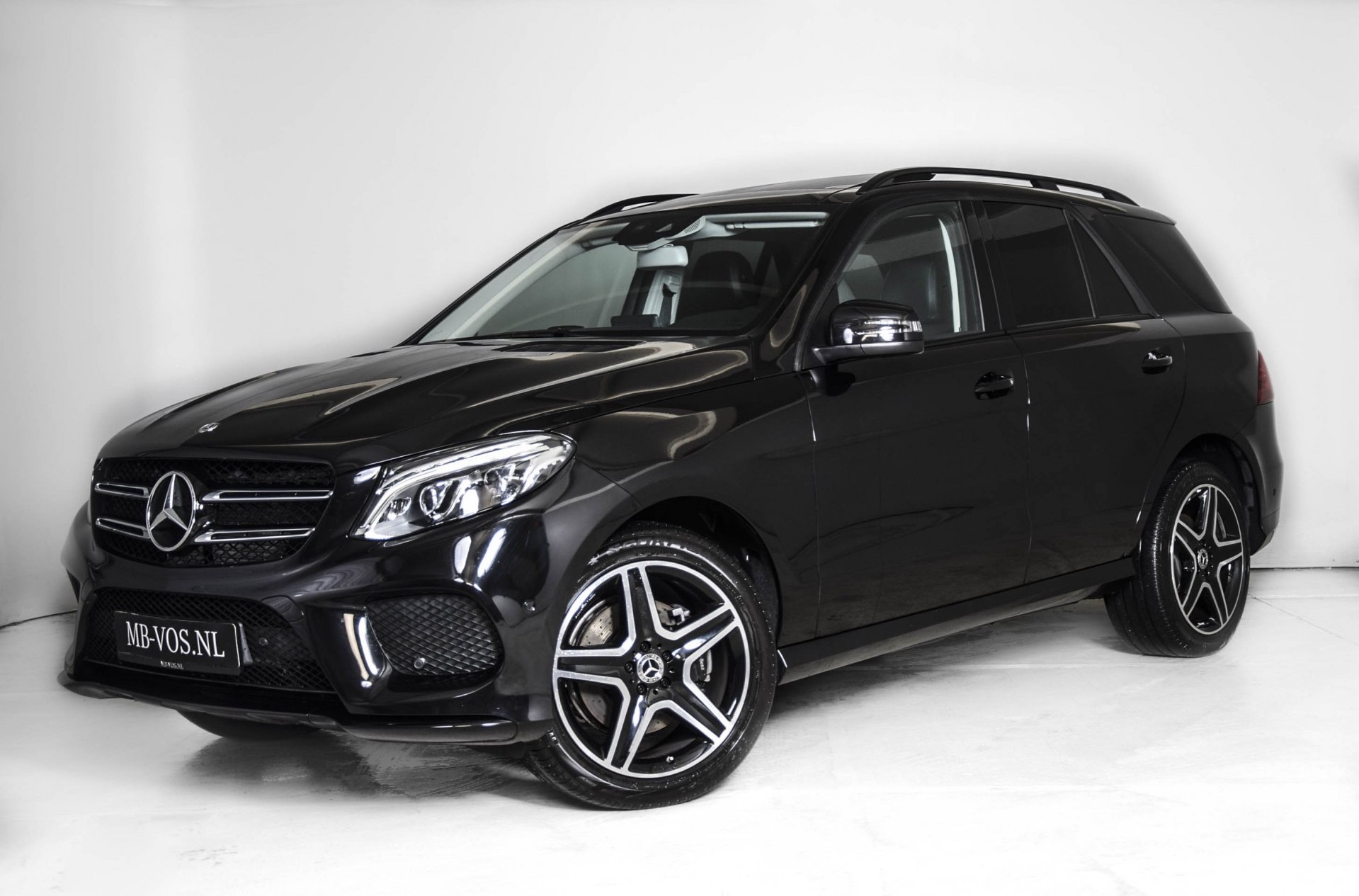 Mercedes-Benz GLE-Klasse 350 d 4-M AMG Night Luchtvering/Panorama/Trekhaak/ILS Aut9 Foto 1